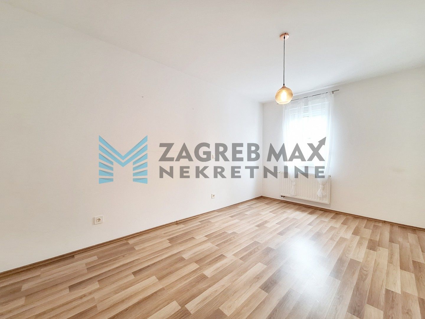 Zagreb - ODRA - I.L.Croate - 3-sobni, prostran sa terasom i parkirnim mjestom