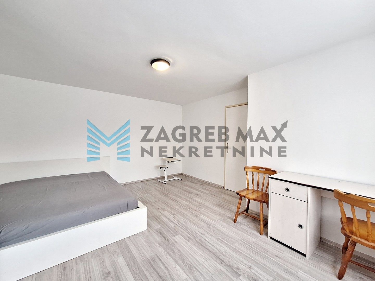 Zagreb - BOTINEC - Bašćanske ploče - 2-sobni, prostran, s izlazom na dvorište