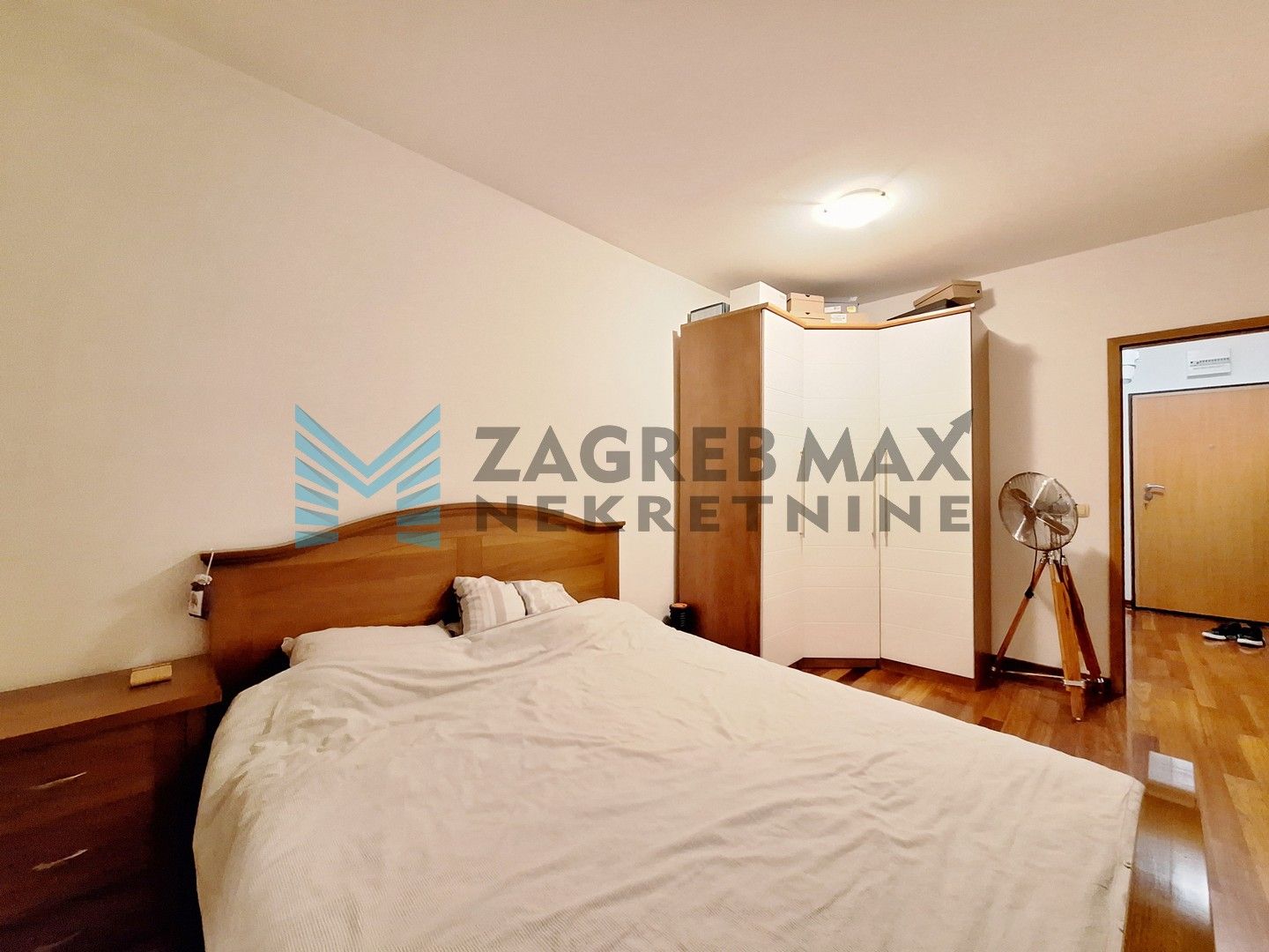 Zagreb - STENJEVEC - Stenjevečka - 2-sobni, prostran, loggia, parkirno mjesto