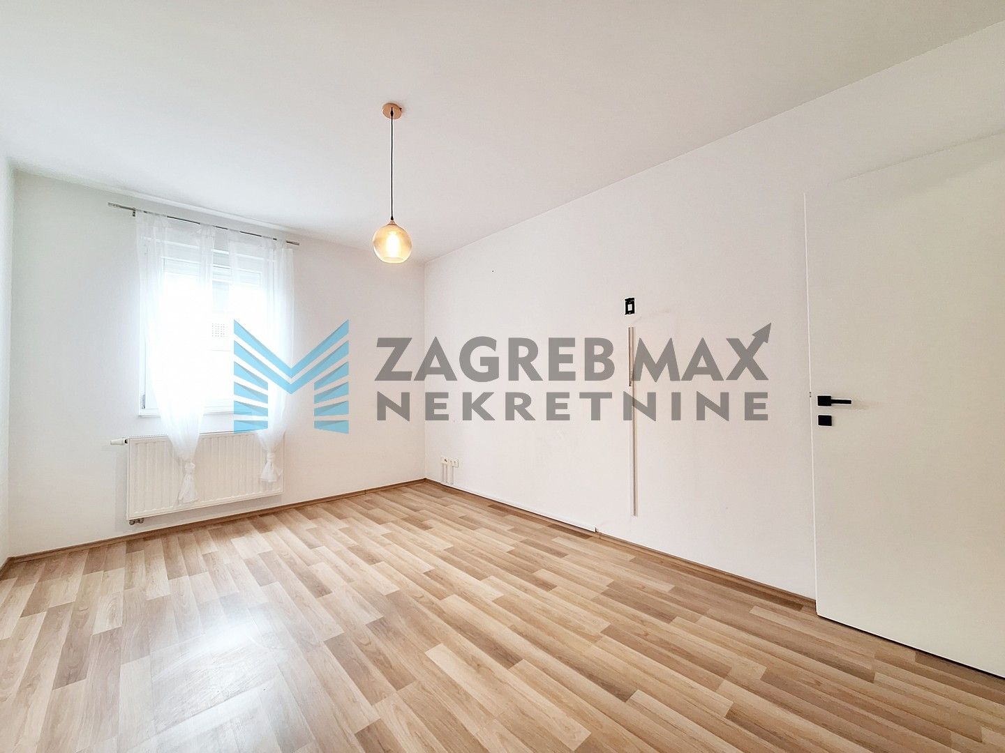 Zagreb - ODRA - I.L.Croate - 3-sobni, prostran sa terasom i parkirnim mjestom