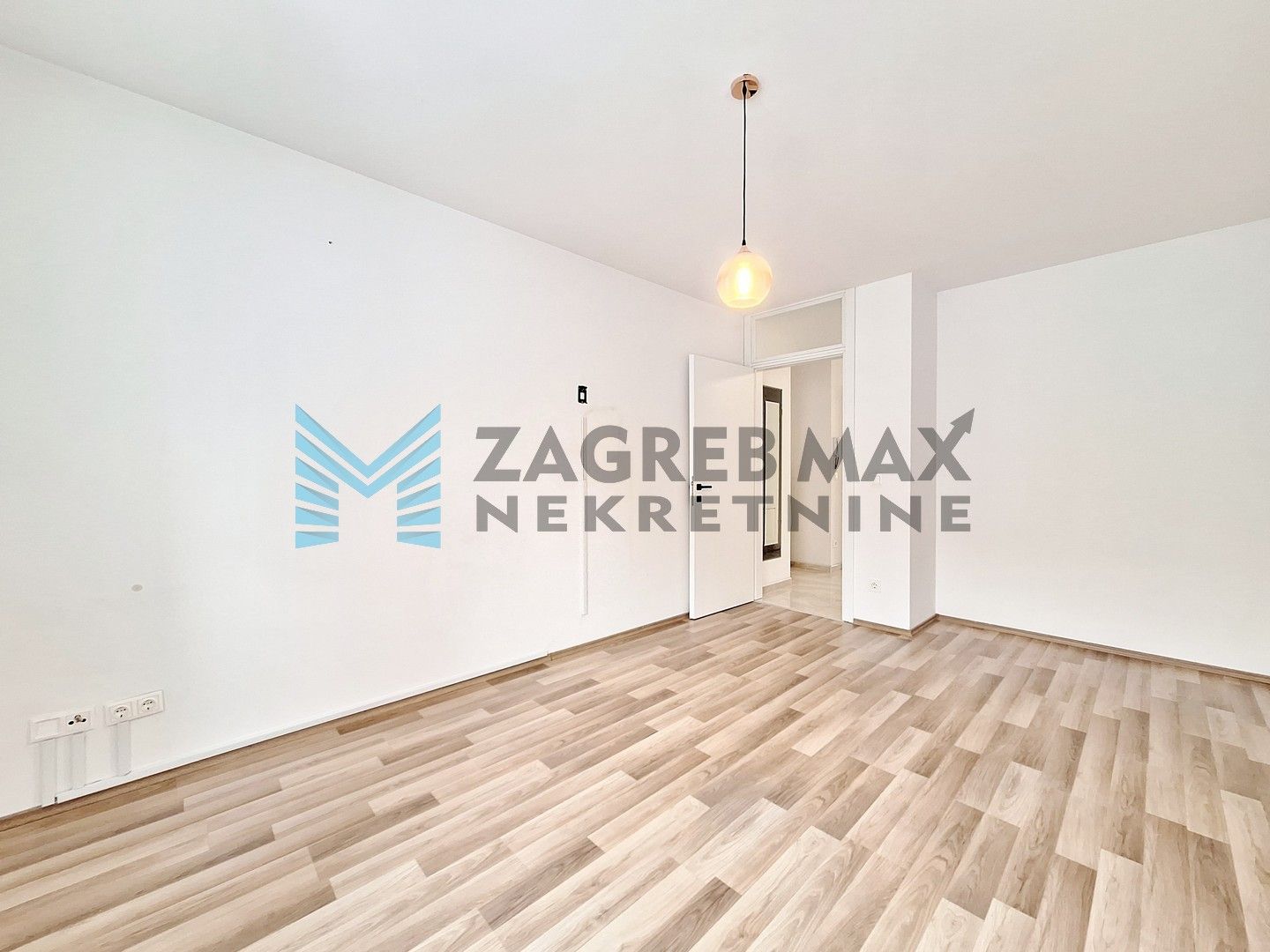 Zagreb - ODRA - I.L.Croate - 3-sobni, prostran sa terasom i parkirnim mjestom