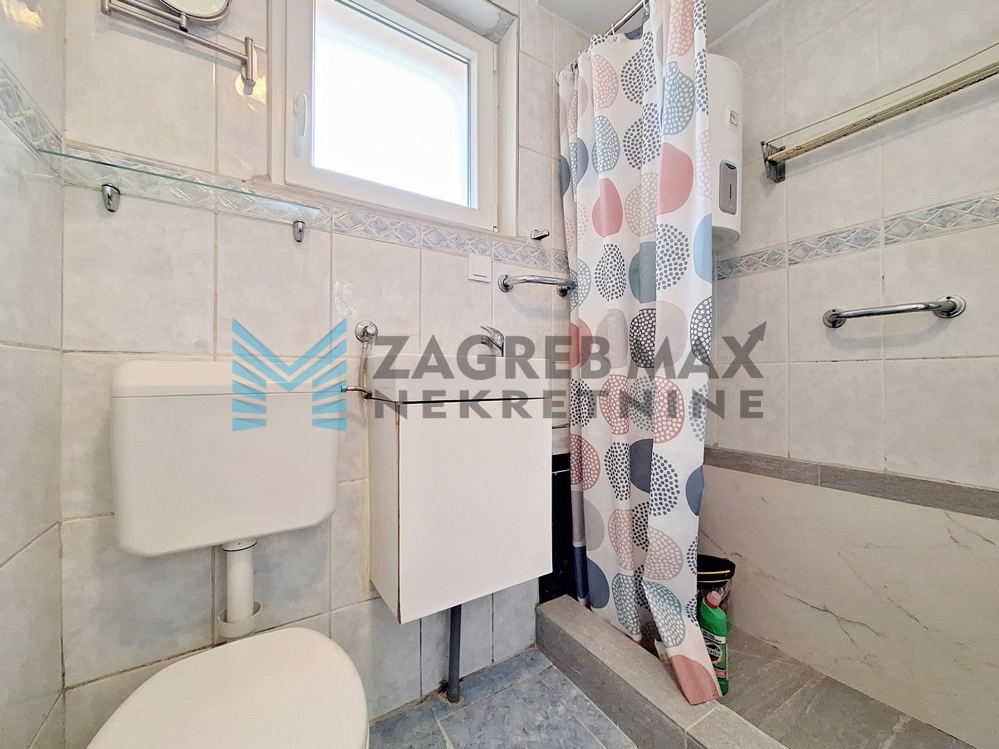 Zagreb - BOTINEC - Bašćanske ploče - 2-sobni, prostran, s izlazom na dvorište