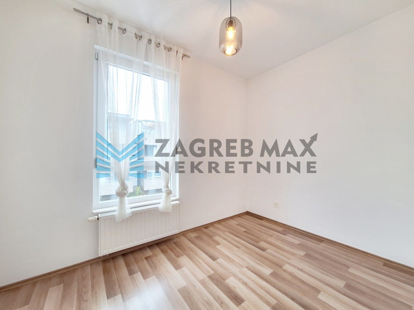 Zagreb - ODRA - I.L.Croate - 3-sobni, prostran sa terasom i parkirnim mjestom