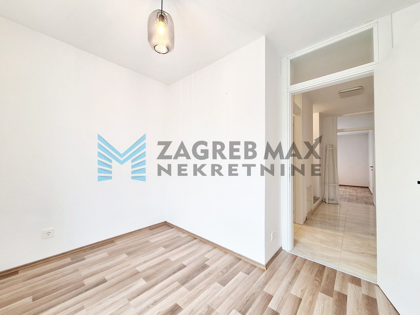 Zagreb - ODRA - I.L.Croate - 3-sobni, prostran sa terasom i parkirnim mjestom