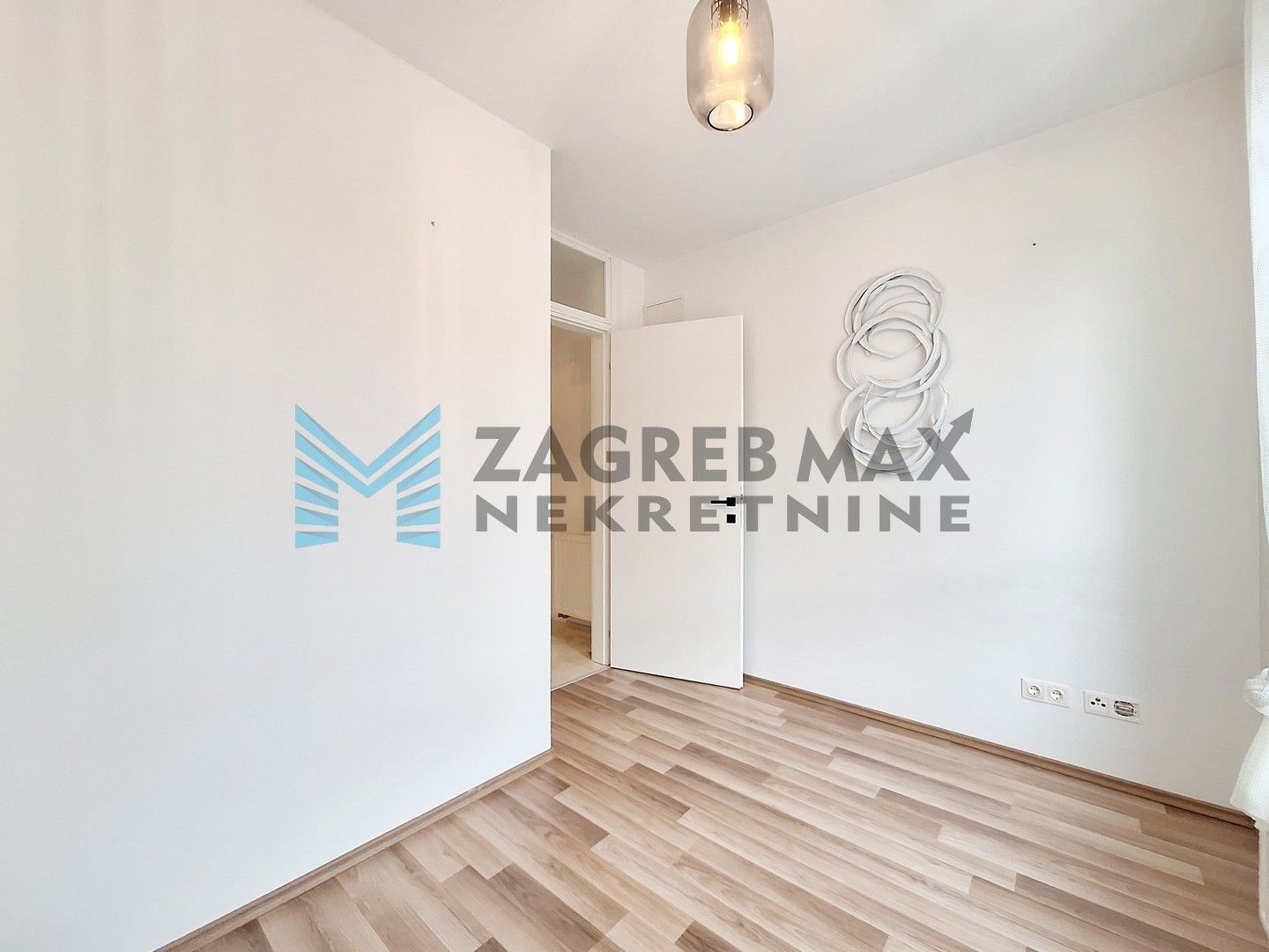 Zagreb - ODRA - I.L.Croate - 3-sobni, prostran sa terasom i parkirnim mjestom