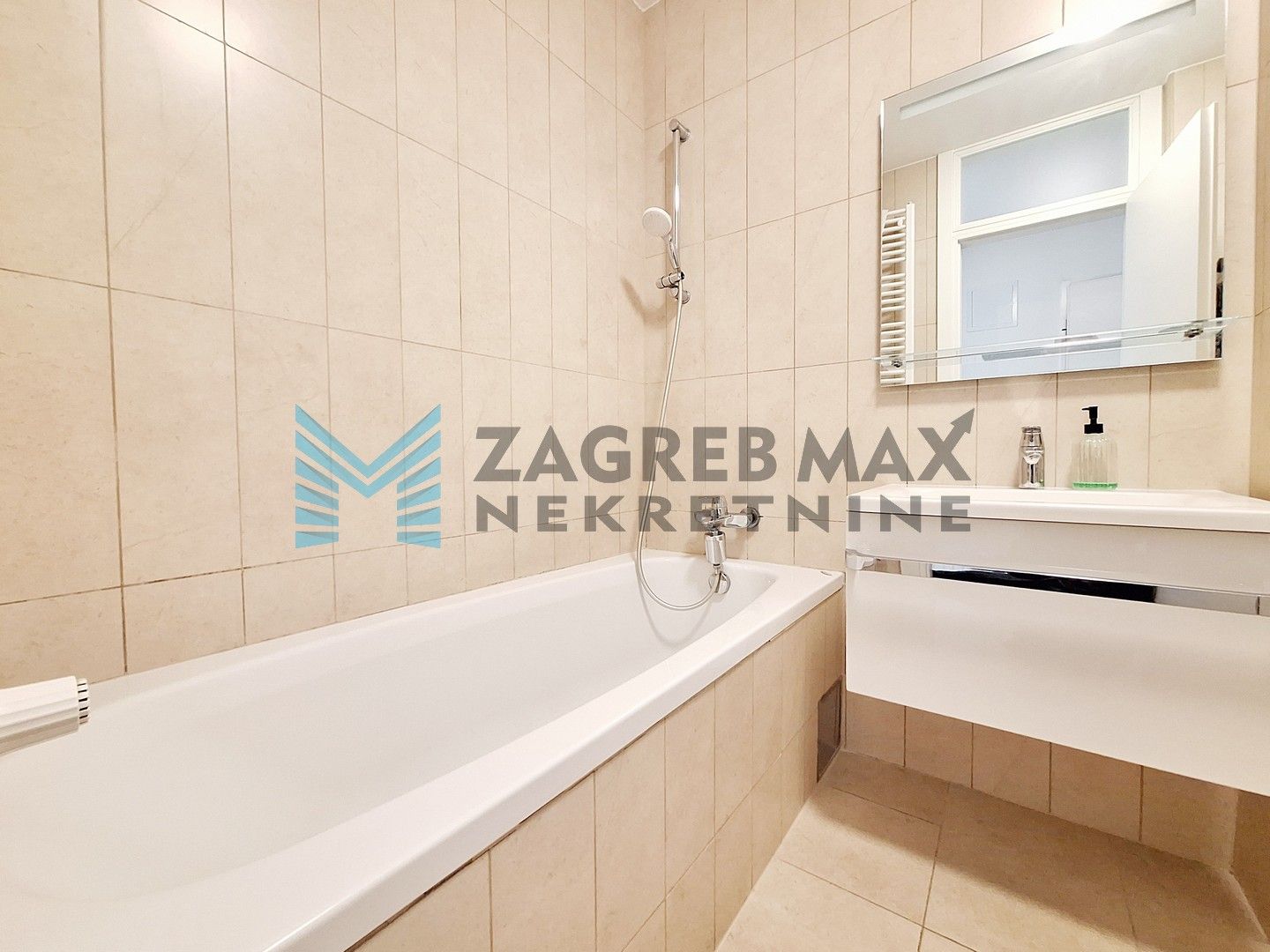 Zagreb - ODRA - I.L.Croate - 3-sobni, prostran sa terasom i parkirnim mjestom