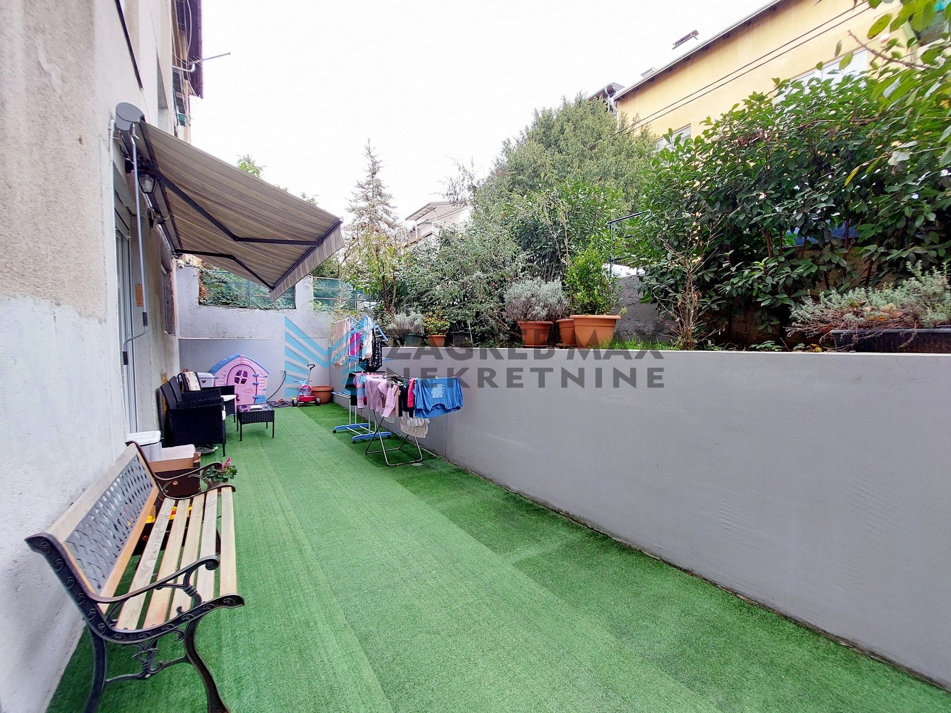 Zagreb - LAŠĆINA - Dugi dol - 2-sobni, renoviran, terasa, parking, spremište