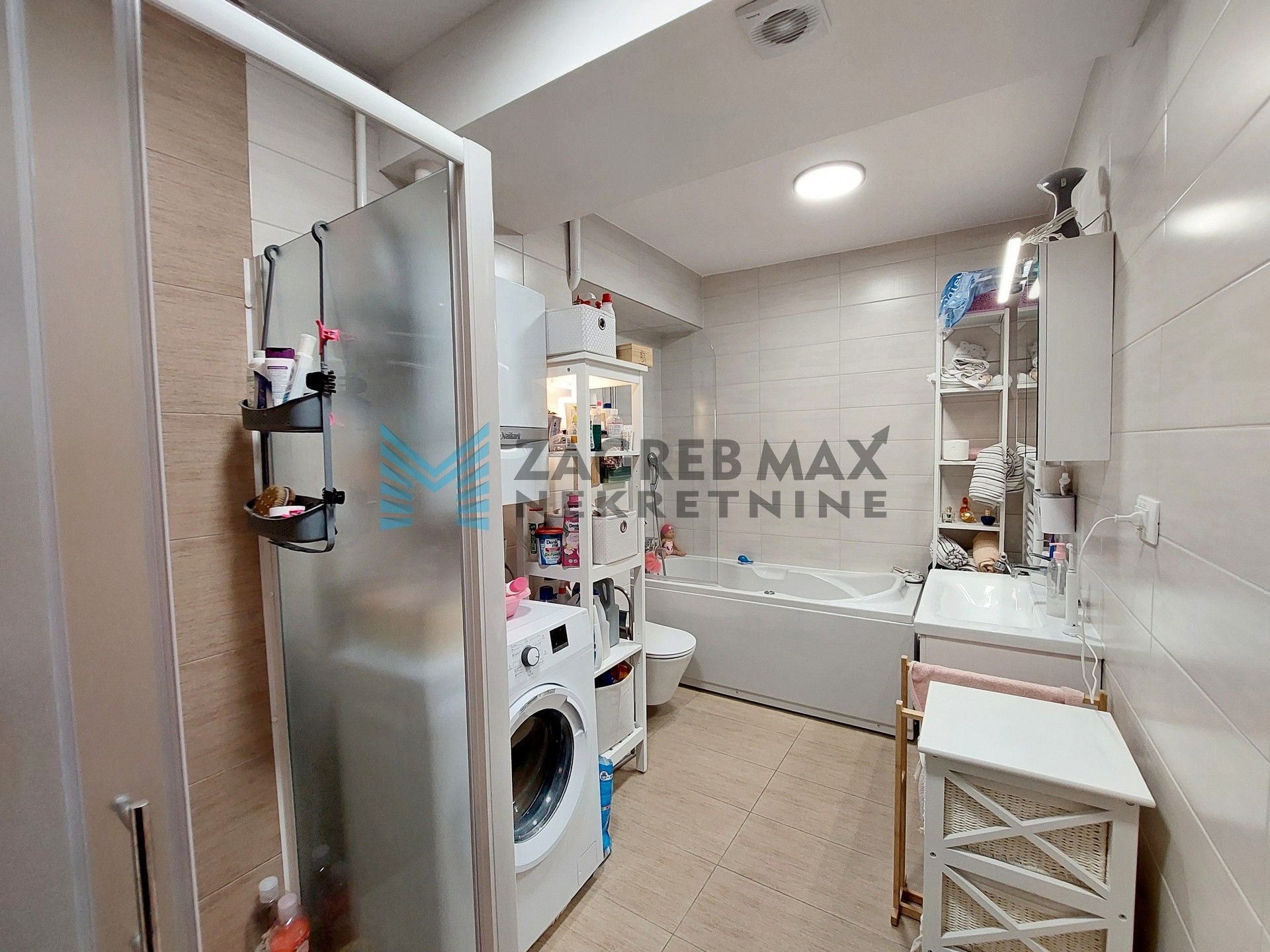 Zagreb - LAŠĆINA - Dugi dol - 2-sobni, renoviran, terasa, parking, spremište