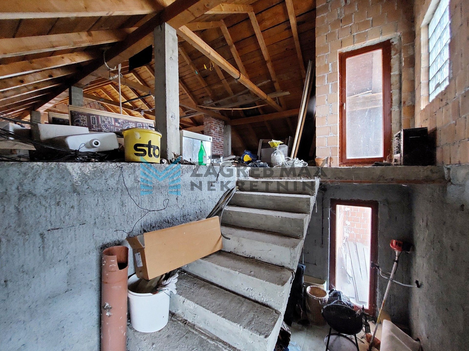 Zagreb - DUGO SELO (Mala Ostrna) - Omladinska - kuća 121 m2, dvorište 856 m2