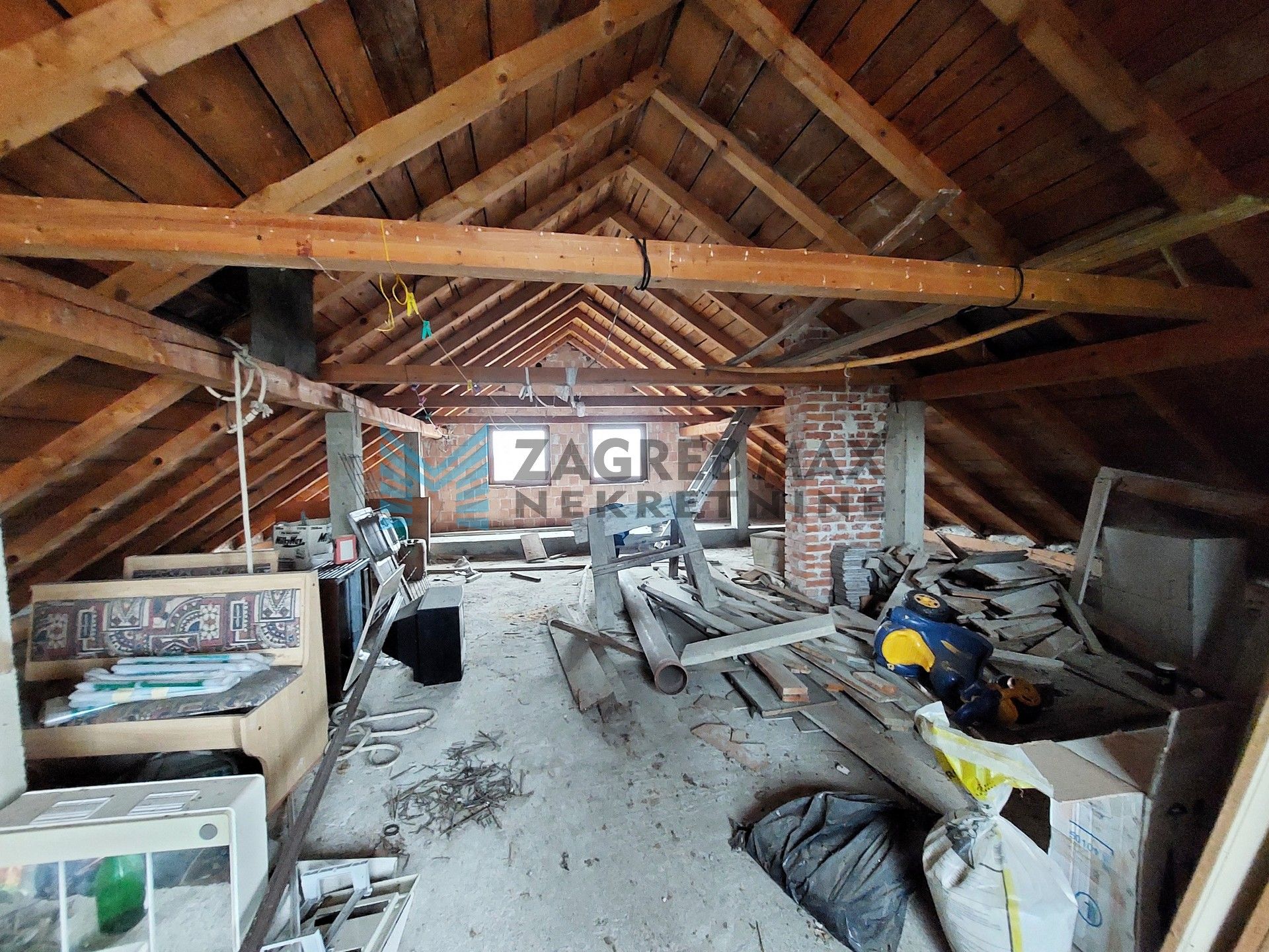 Zagreb - DUGO SELO (Mala Ostrna) - Omladinska - kuća 121 m2, dvorište 856 m2