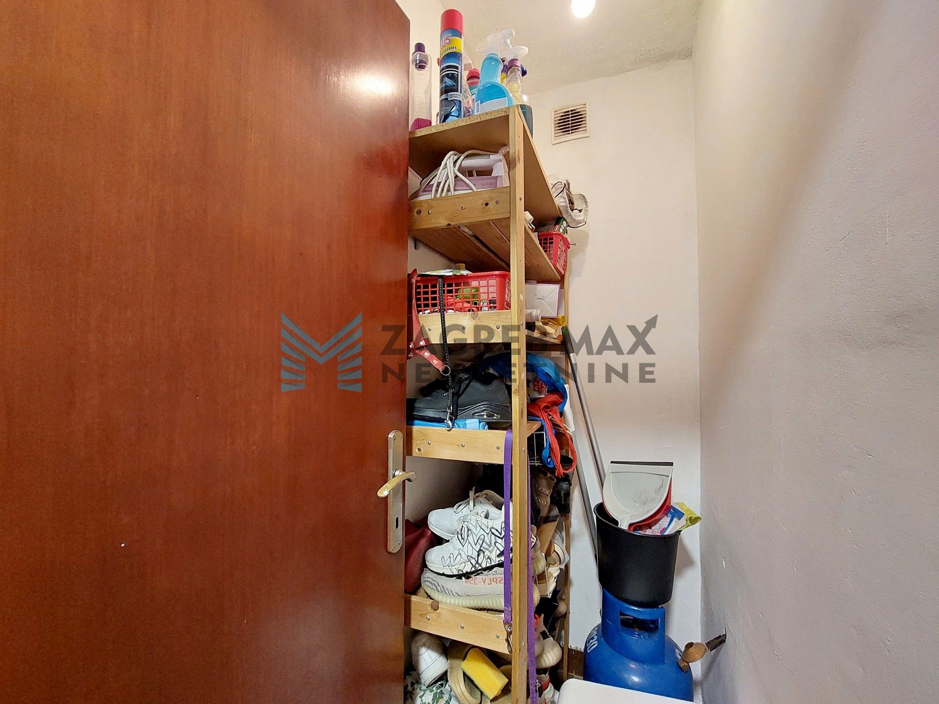 Zagreb - DUGAVE - sv. Mateja - 3-sobni, spremište, lođa