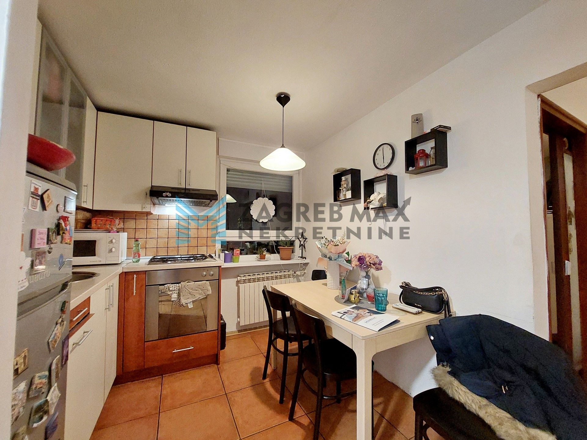 Zagreb - DUGAVE - sv. Mateja - 3-sobni, spremište, lođa