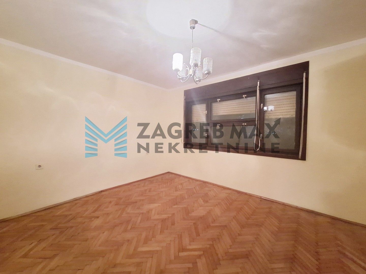 Zagreb - SESVETE - Sesvetska - 3-sobni, u kući, za renovaciju