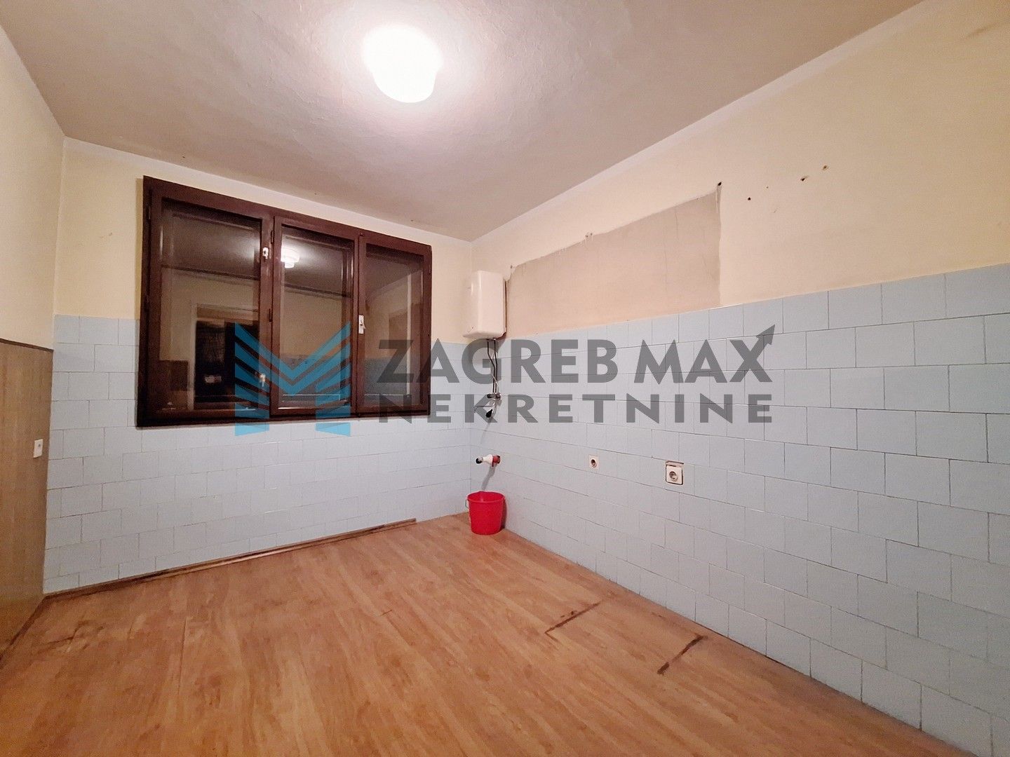 Zagreb - SESVETE - Sesvetska - 3-sobni, u kući, za renovaciju