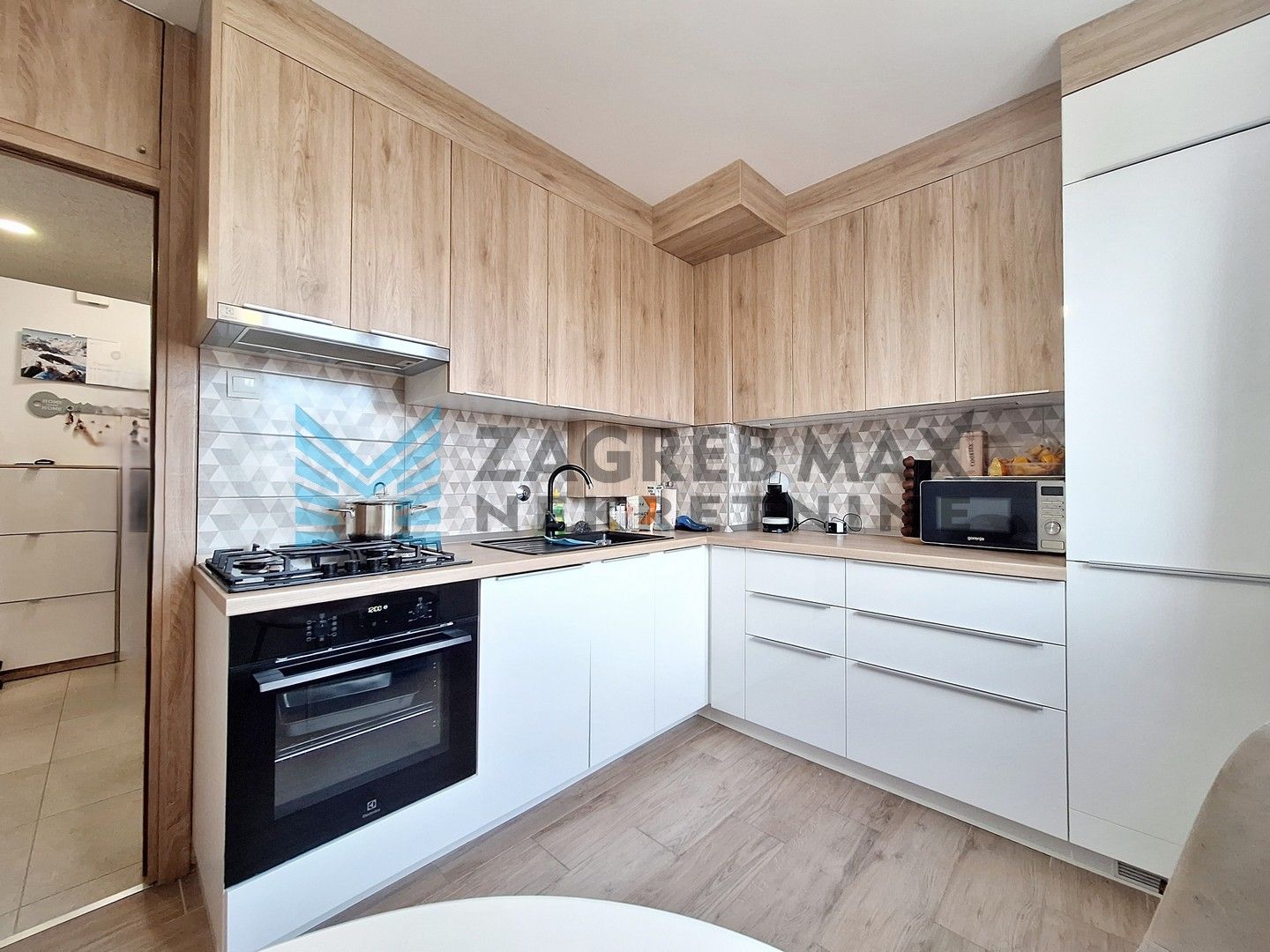 Zagreb - VOLTINO - Svilajska - 2-sobni, adaptiran, niske režije, balkon