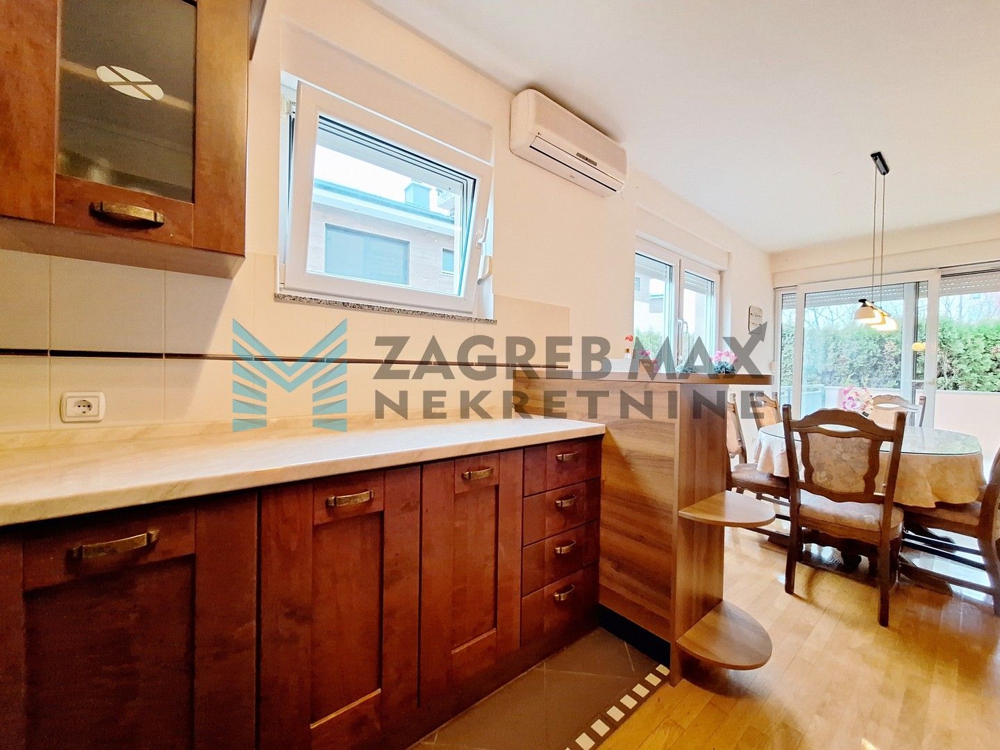 Zagreb - MAKSIMIR - Gornji Bukovac - 4-sobni, prostran, svijetao, dvorište +2PM