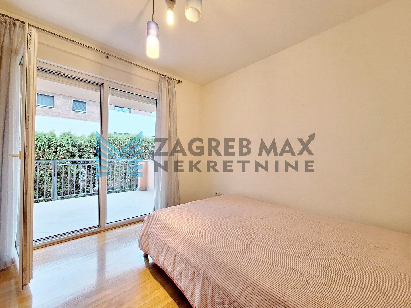 Zagreb - MAKSIMIR - Gornji Bukovac - 4-sobni, prostran, svijetao, dvorište +2PM