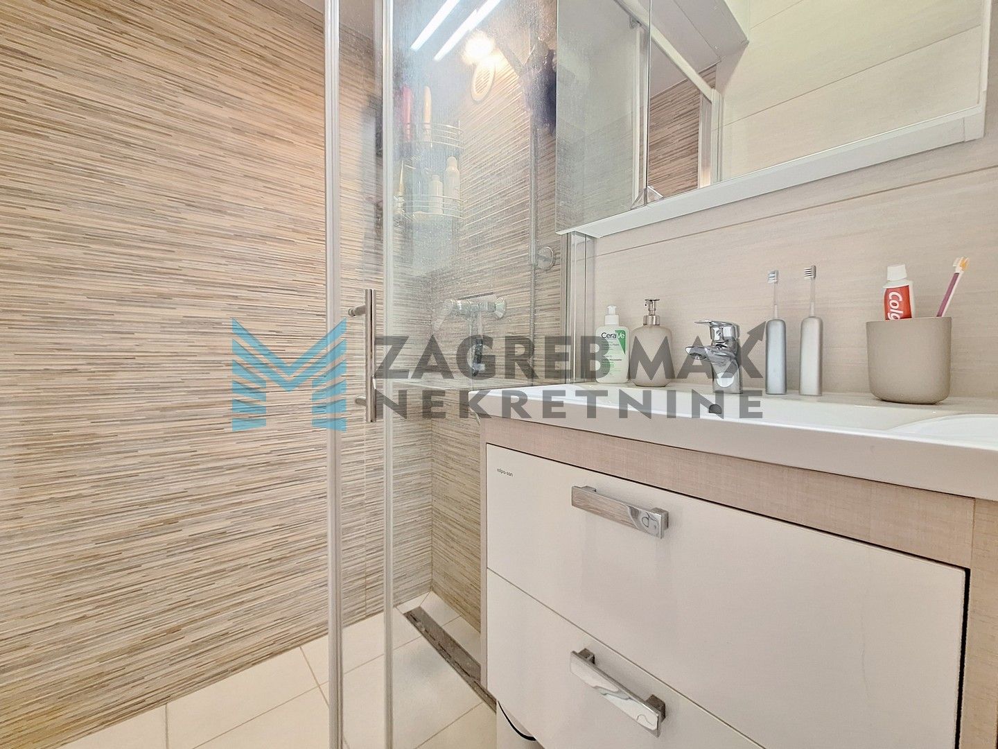 Zagreb - VOLTINO - Svilajska - 2-sobni, adaptiran, niske režije, balkon
