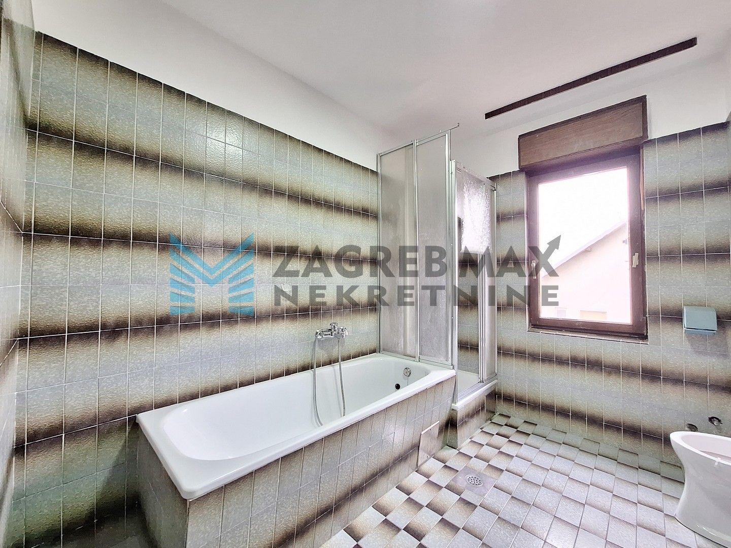 Zagreb - SESVETSKI KRALJEVEC - Dugoselska - smještaj za radnike - 32 osobe