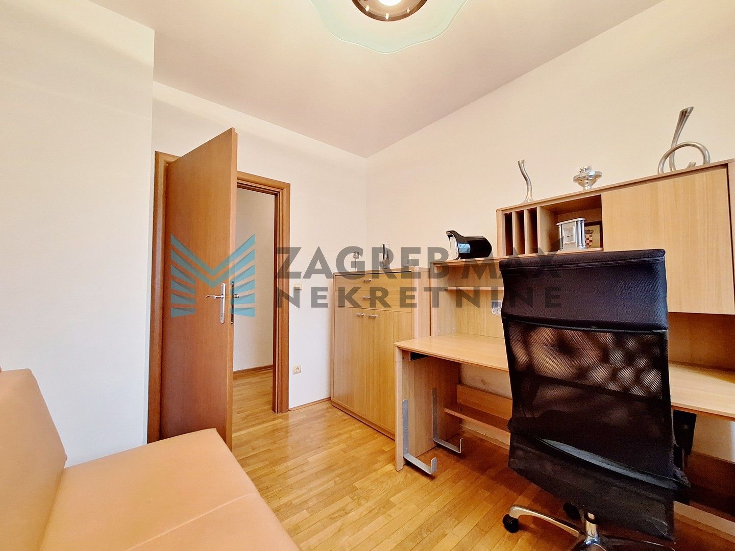 Zagreb - MAKSIMIR - Gornji Bukovac - 4-sobni, prostran, svijetao, dvorište +2PM