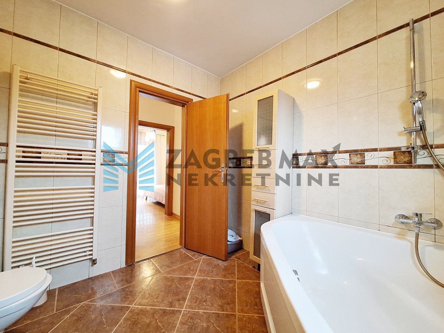 Zagreb - MAKSIMIR - Gornji Bukovac - 4-sobni, prostran, svijetao, dvorište +2PM