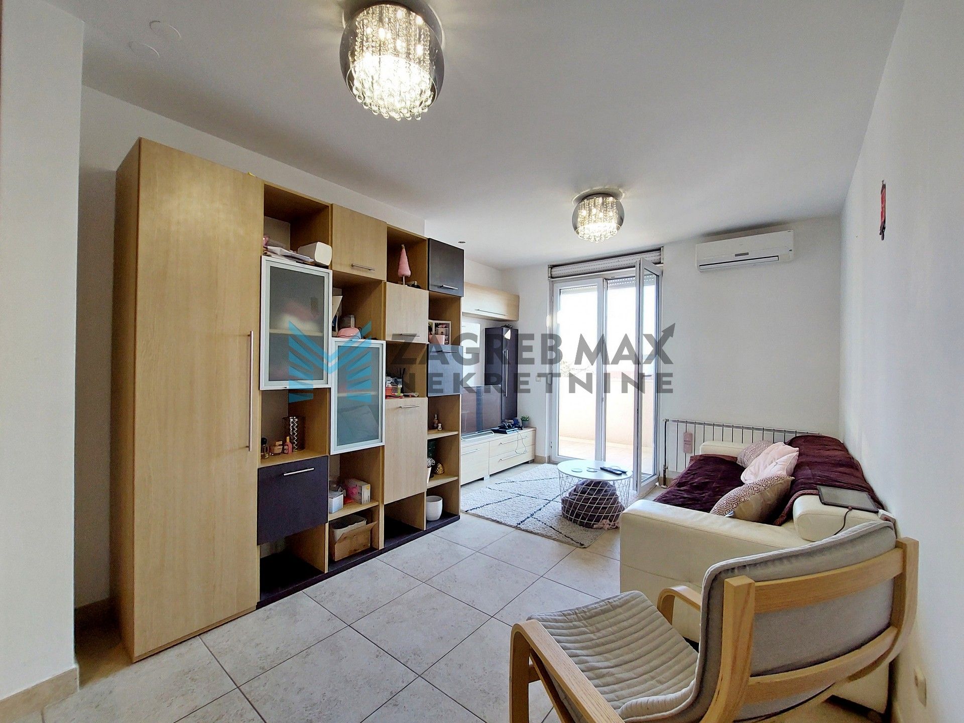 Zagreb - RUDEŠ - Zagrebačka - 3-sobni, svijetao, uređen, garaža, lođa