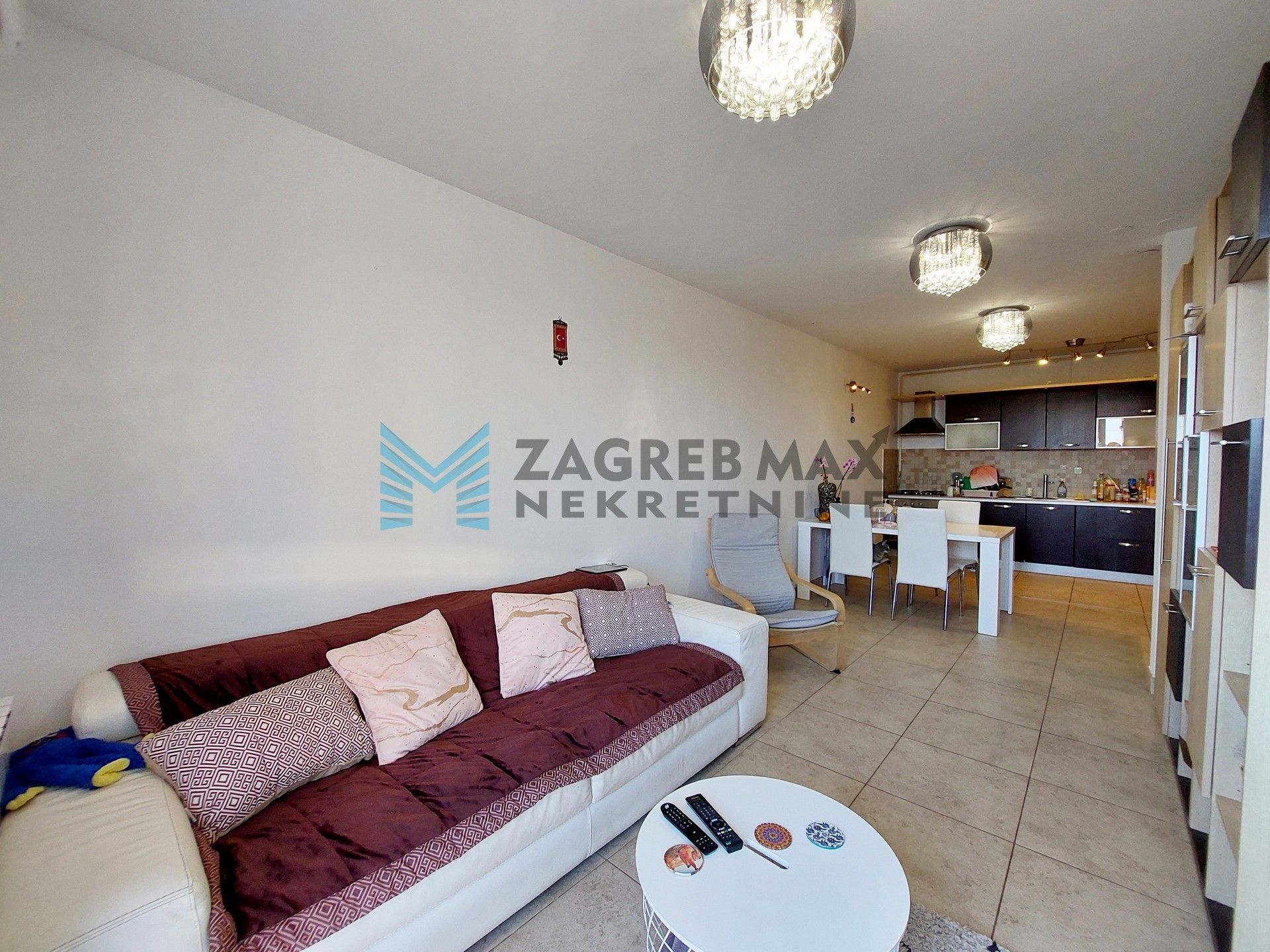 Zagreb - RUDEŠ - Zagrebačka - 3-sobni, svijetao, uređen, garaža, lođa