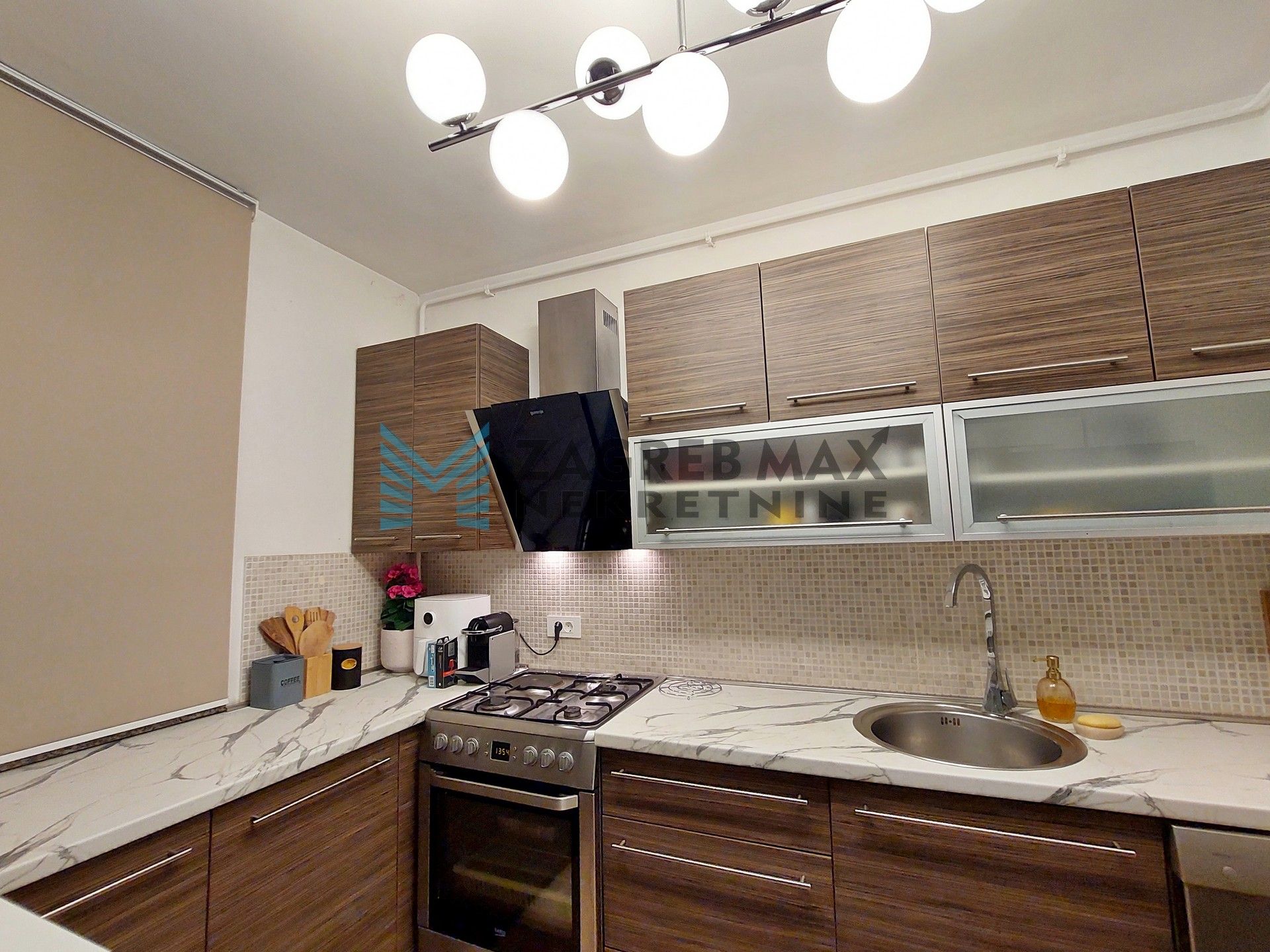 Zagreb - REMETINEC - dr.Luje Naletilića - 3-sobni, uređen, parking, vrt, lođa