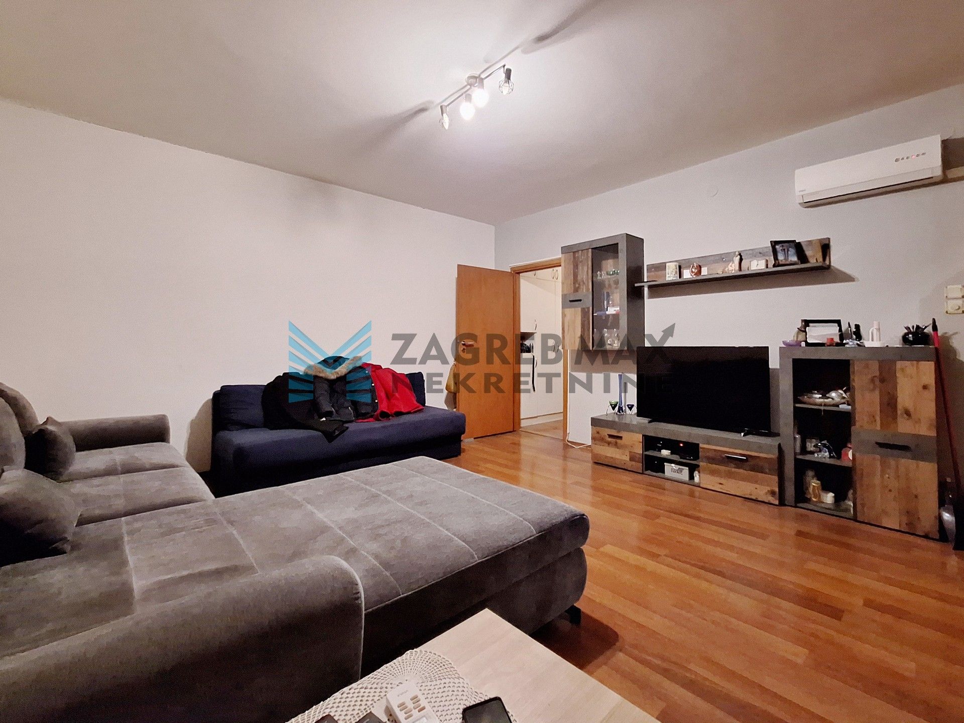 Zagreb - TRNJE - Držićeva - 2- sobni, komforan, spremište, lift, pogled