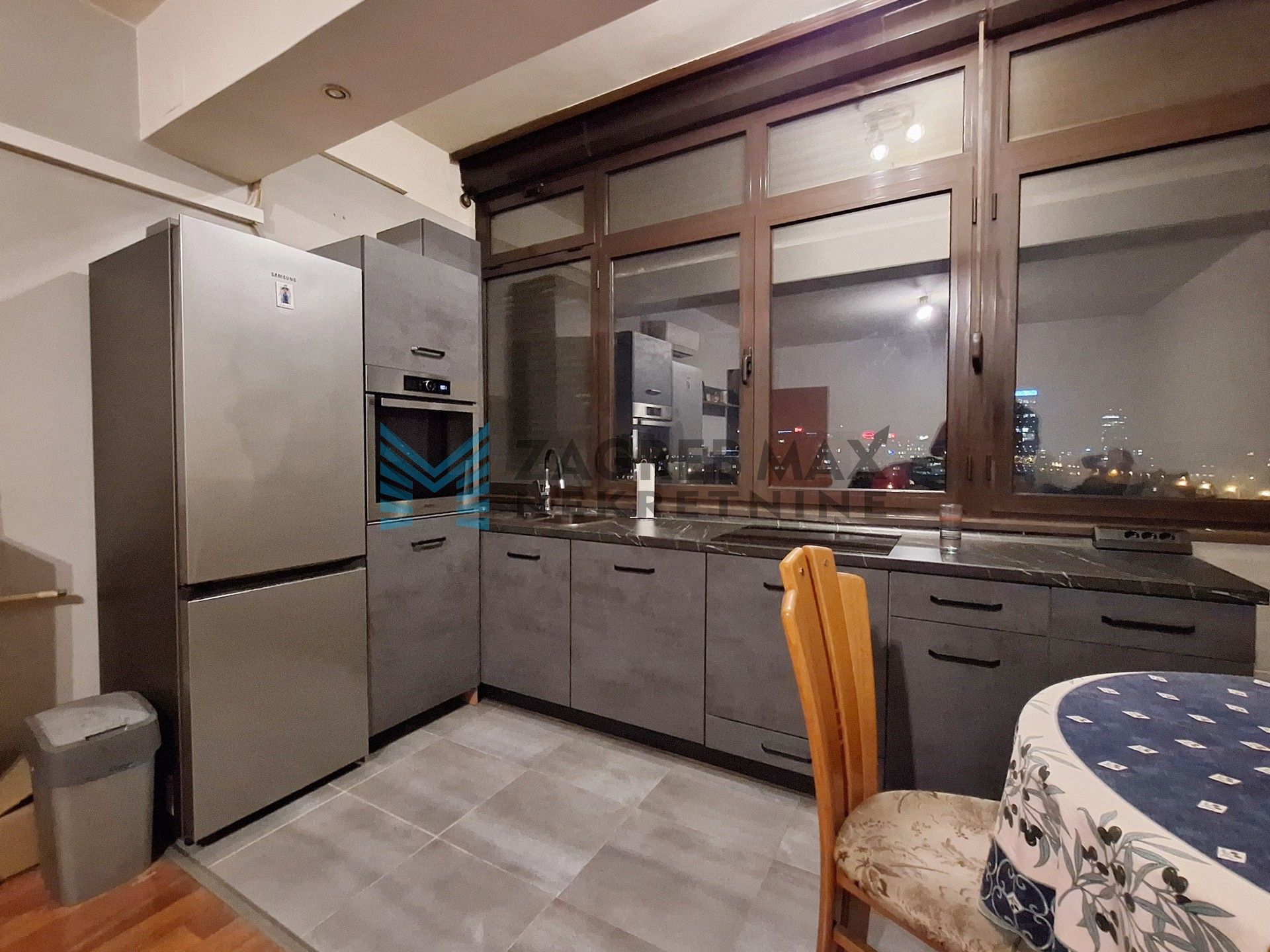 Zagreb - TRNJE - Držićeva - 2- sobni, komforan, spremište, lift, pogled