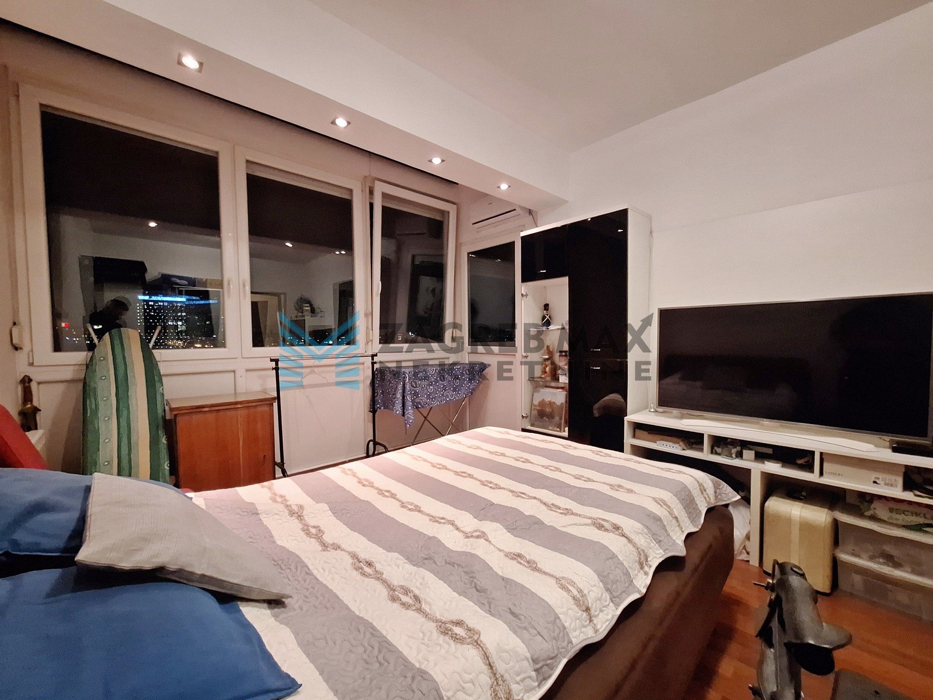 Zagreb - TRNJE - Držićeva - 2- sobni, komforan, spremište, lift, pogled