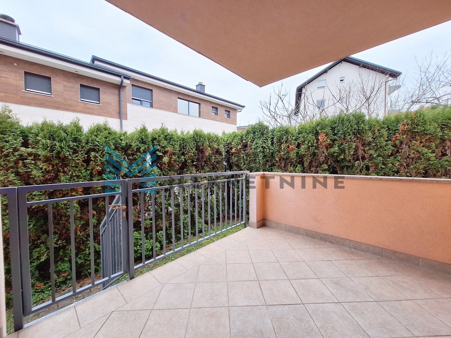 Zagreb - MAKSIMIR - Gornji Bukovac - 4-sobni, prostran, svijetao, dvorište +2PM