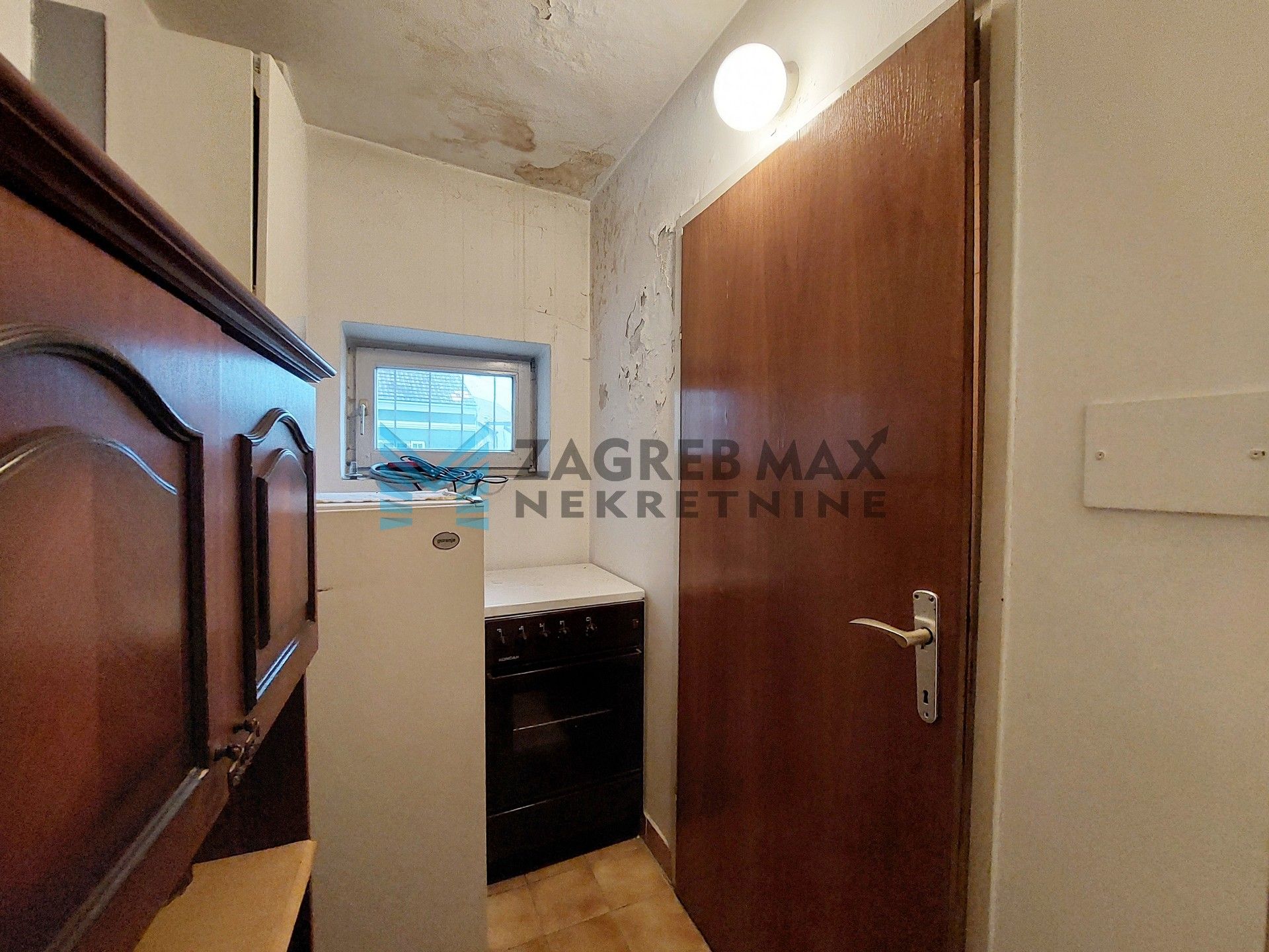 Zagreb - IVANIĆ - Savska - poslovni prostor/stan 100 m2 + 114 m2, parking