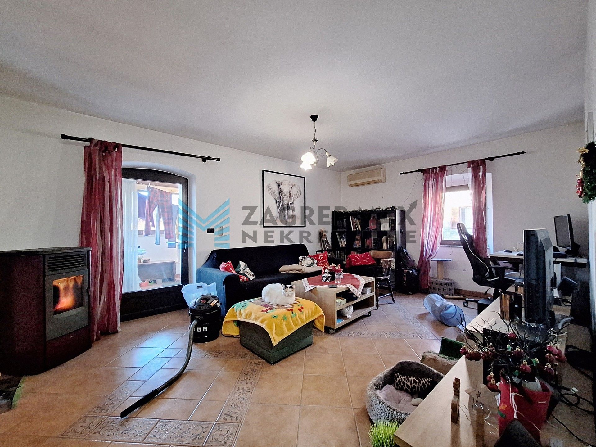 Zagreb - FERNETIĆI – kuća s 3 stambene jedinice u mirnom naselju blizu mora