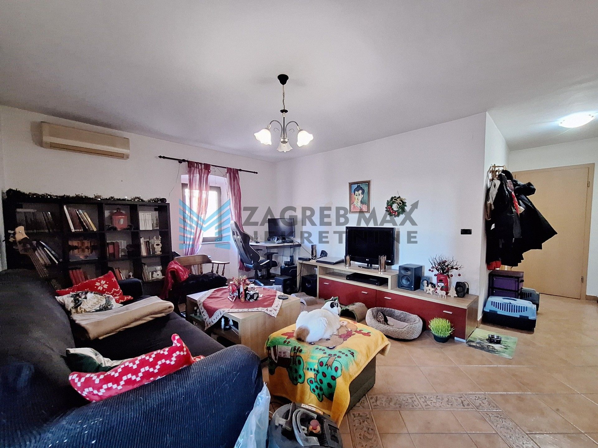 Zagreb - FERNETIĆI – kuća s 3 stambene jedinice u mirnom naselju blizu mora