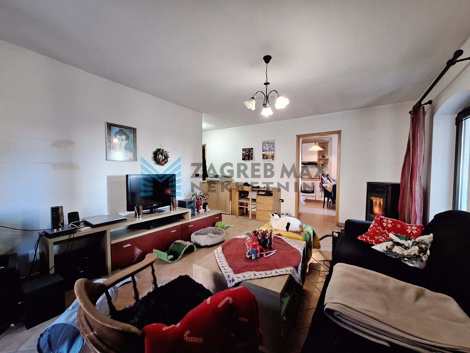 Zagreb - FERNETIĆI – kuća s 3 stambene jedinice u mirnom naselju blizu mora