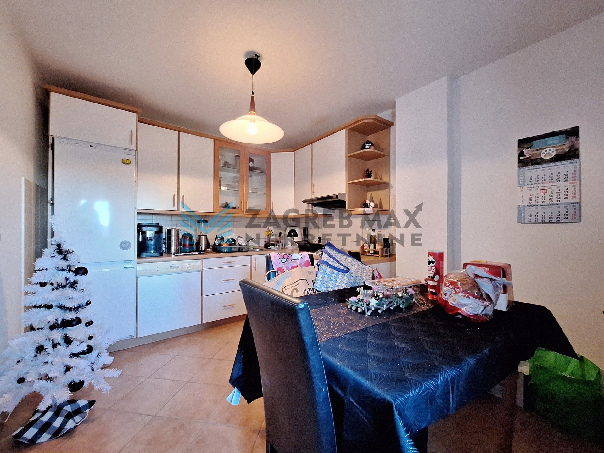 Zagreb - FERNETIĆI – kuća s 3 stambene jedinice u mirnom naselju blizu mora