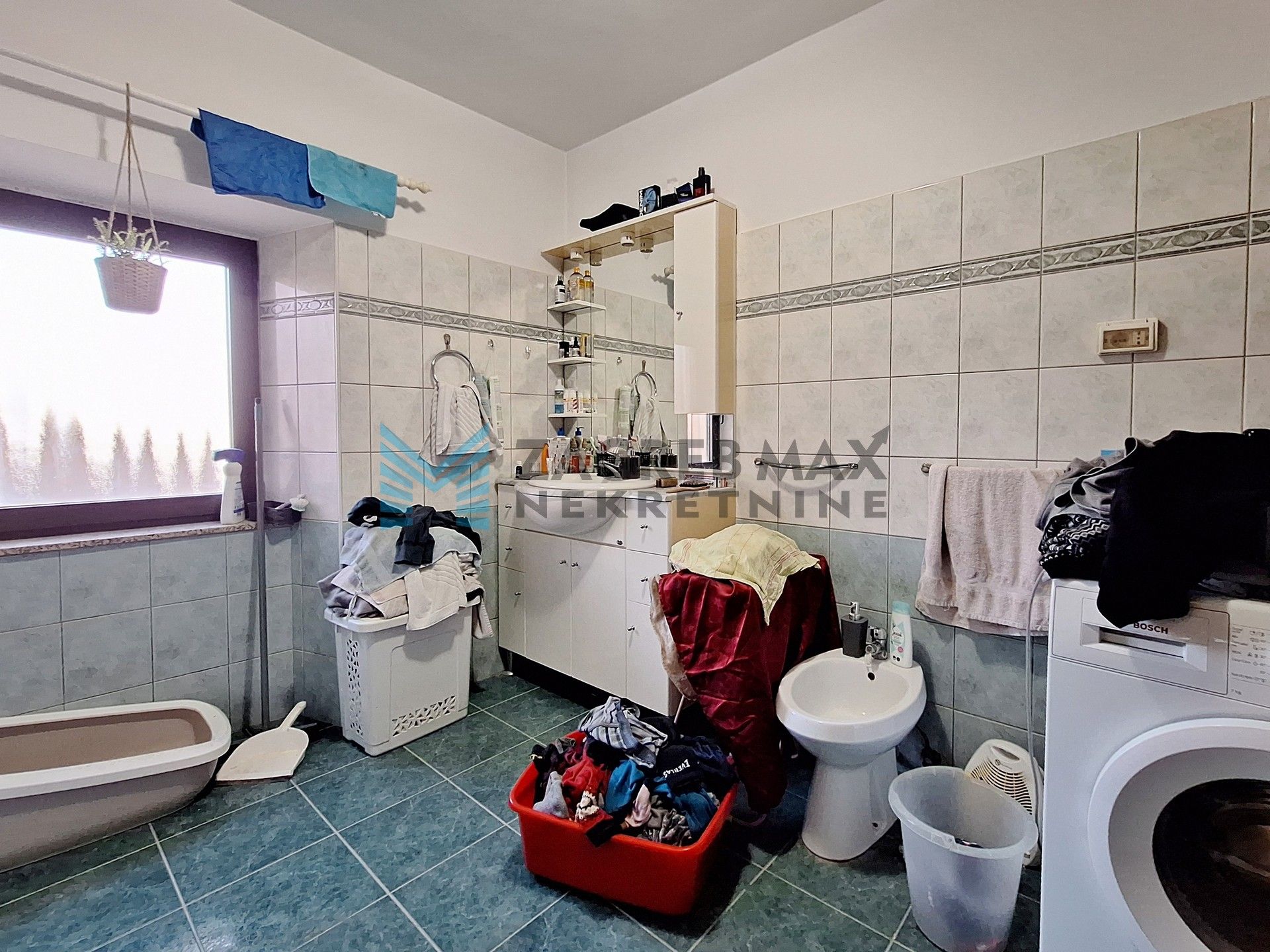 Zagreb - FERNETIĆI – kuća s 3 stambene jedinice u mirnom naselju blizu mora