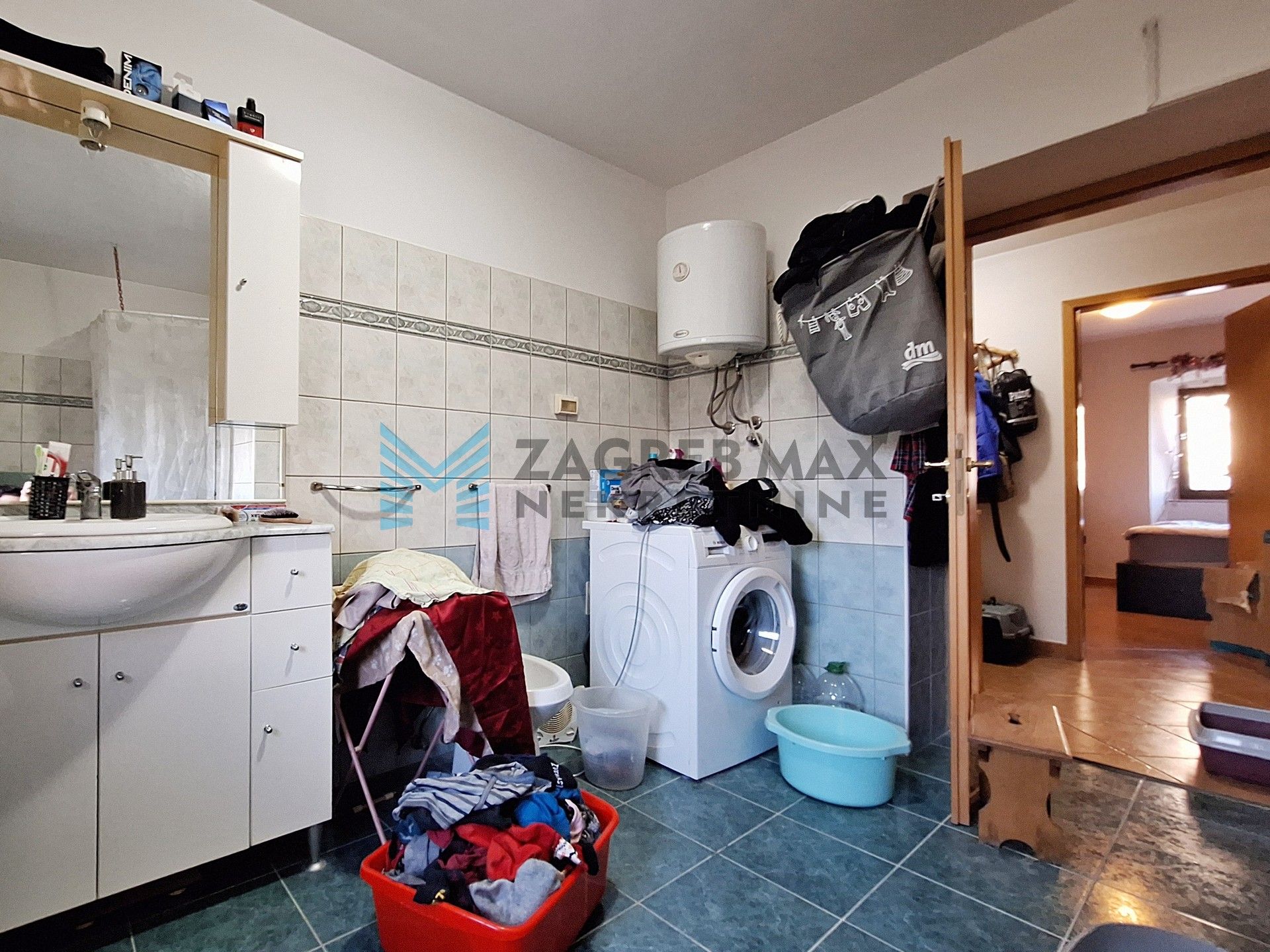 Zagreb - FERNETIĆI – kuća s 3 stambene jedinice u mirnom naselju blizu mora