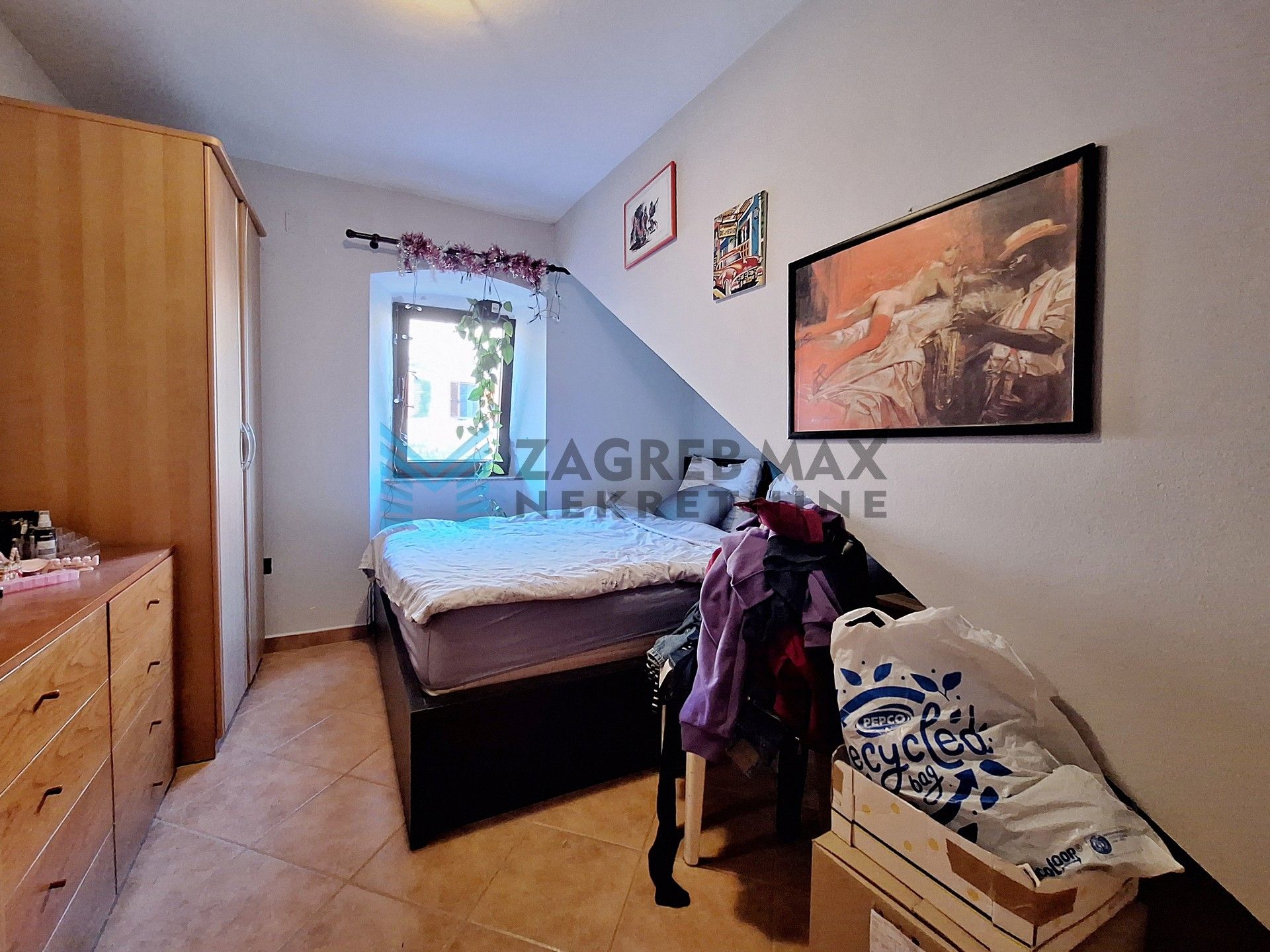 Zagreb - FERNETIĆI – kuća s 3 stambene jedinice u mirnom naselju blizu mora