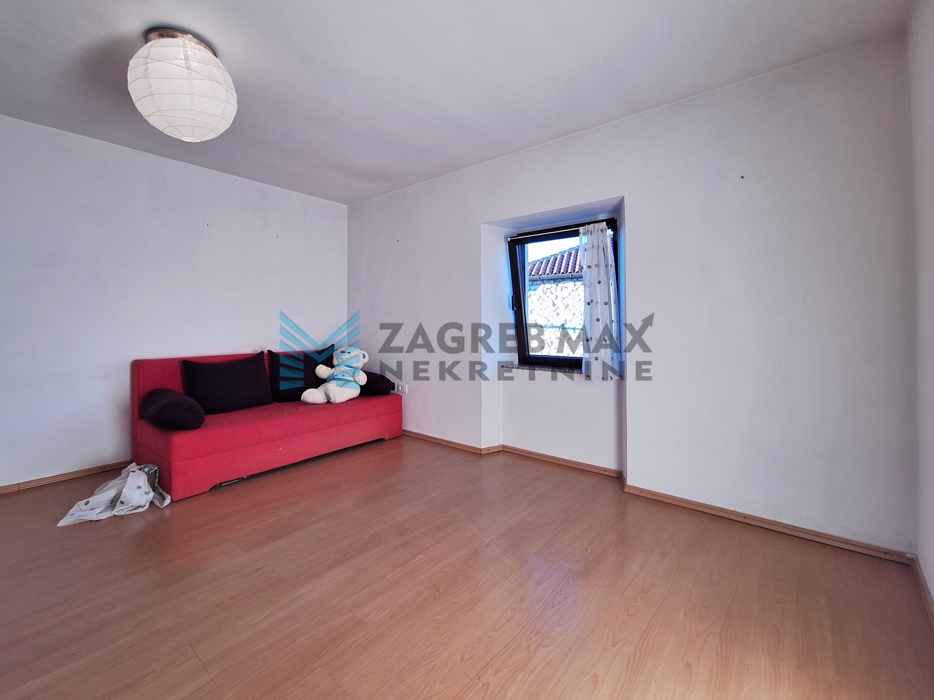 Zagreb - FERNETIĆI – kuća s 3 stambene jedinice u mirnom naselju blizu mora