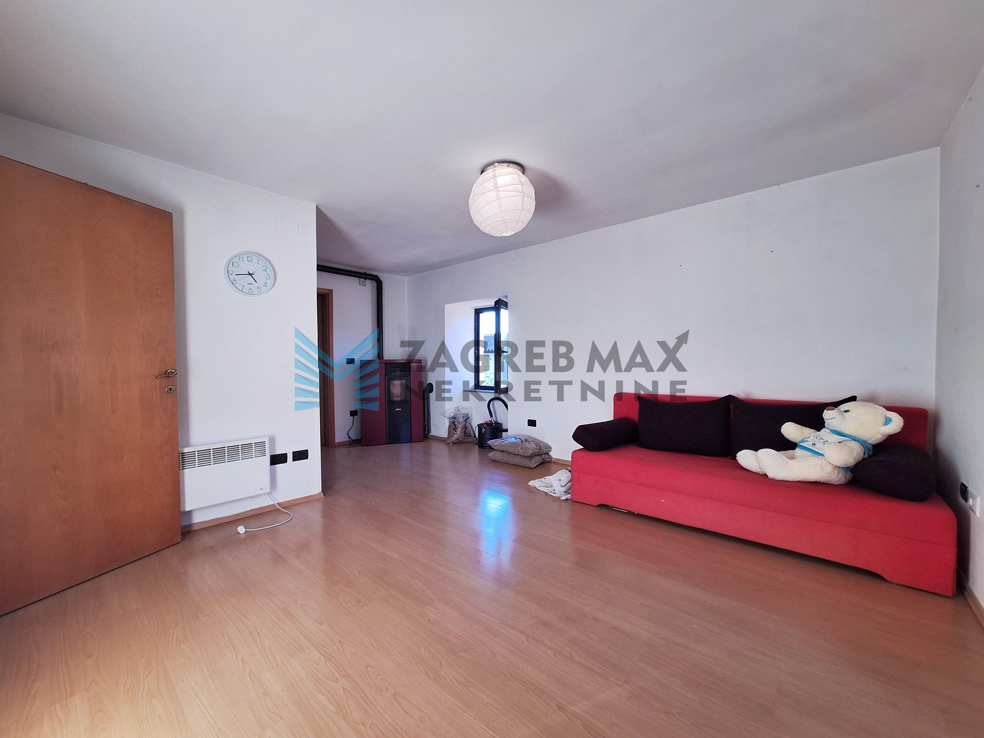 Zagreb - FERNETIĆI – kuća s 3 stambene jedinice u mirnom naselju blizu mora