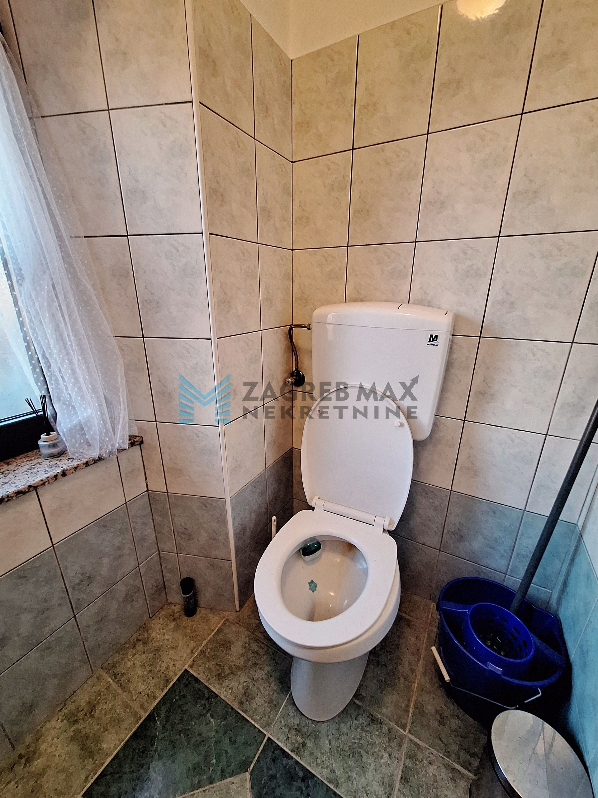 Zagreb - FERNETIĆI – kuća s 3 stambene jedinice u mirnom naselju blizu mora