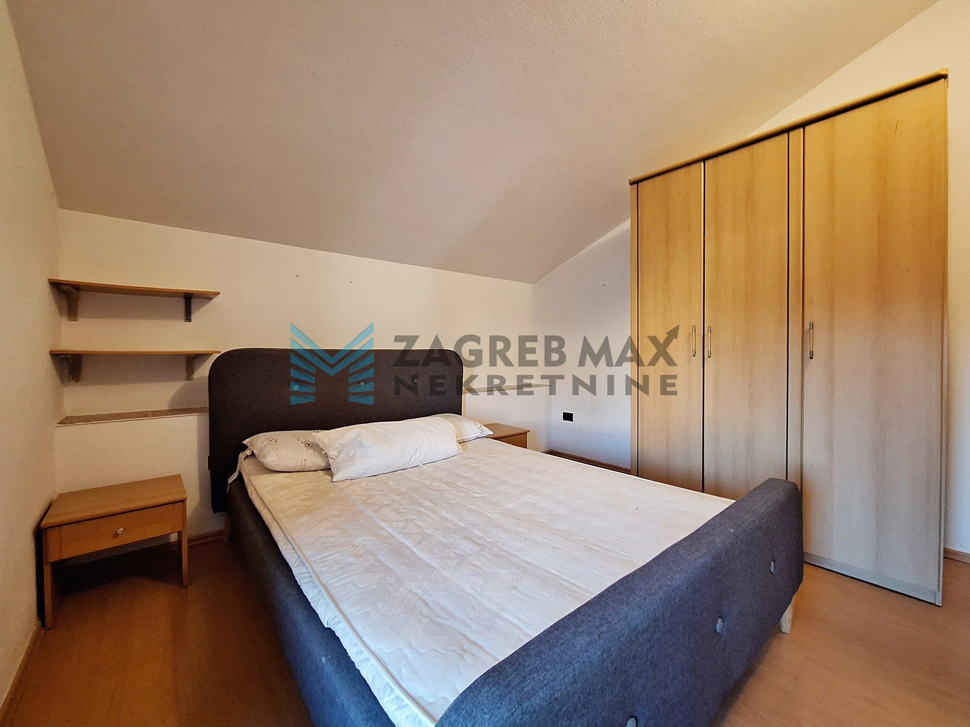 Zagreb - FERNETIĆI – kuća s 3 stambene jedinice u mirnom naselju blizu mora