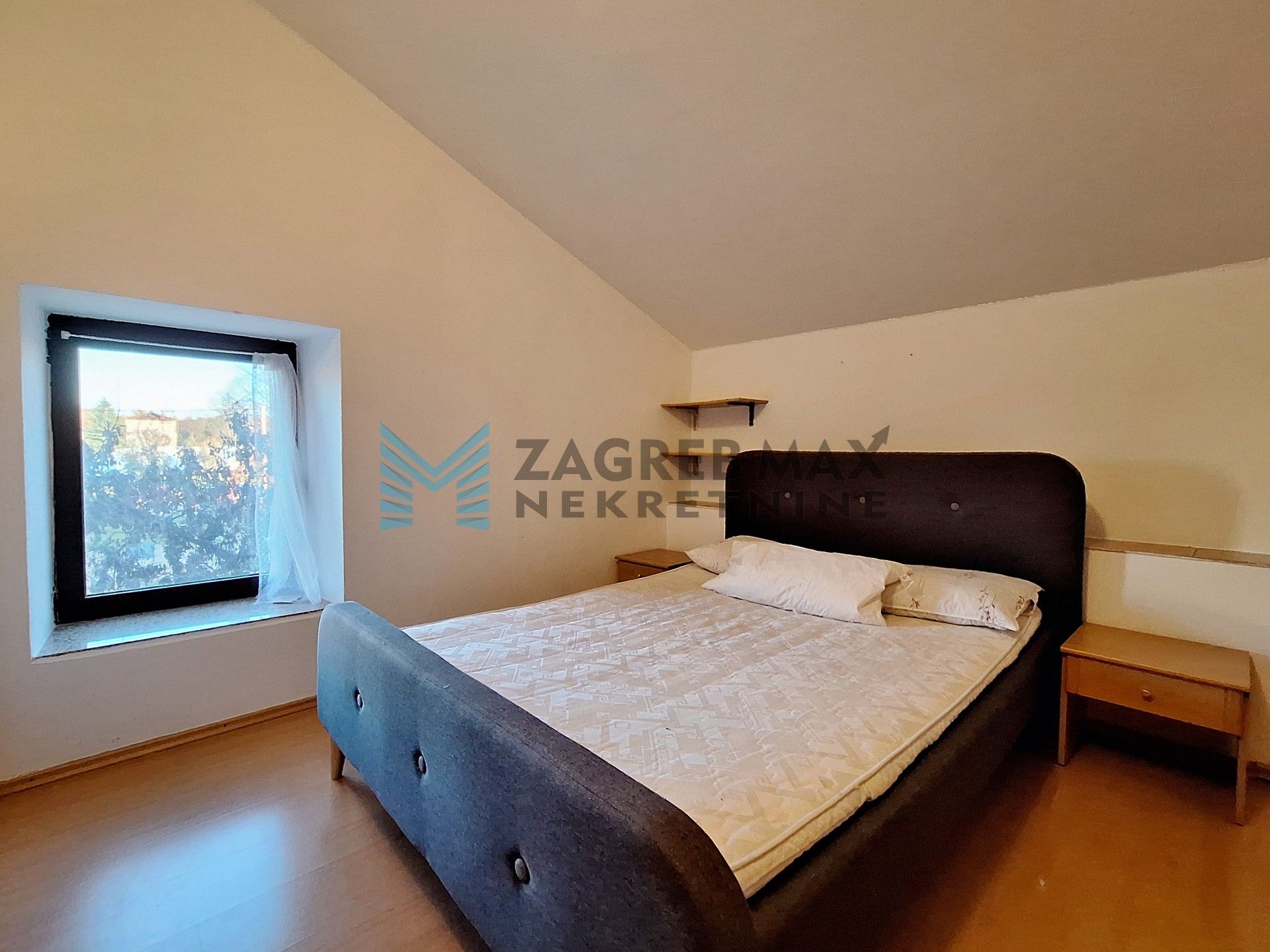 Zagreb - FERNETIĆI – kuća s 3 stambene jedinice u mirnom naselju blizu mora