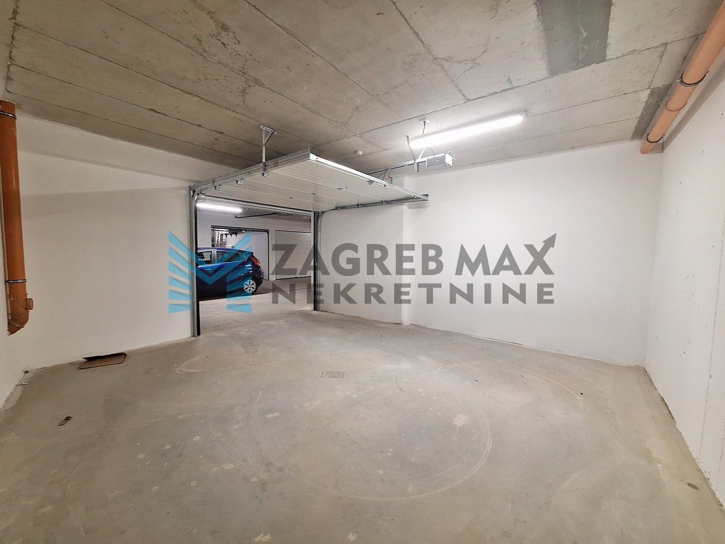 Zagreb - ZAPREŠIĆ - M. Gajšaka - garaža 27,70 m2