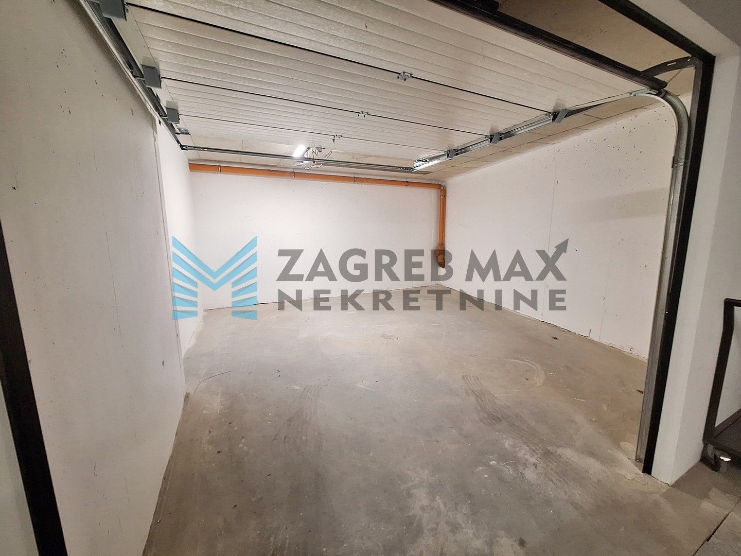 Zagreb - ZAPREŠIĆ - M. Gajšaka - garaža 27,70 m2
