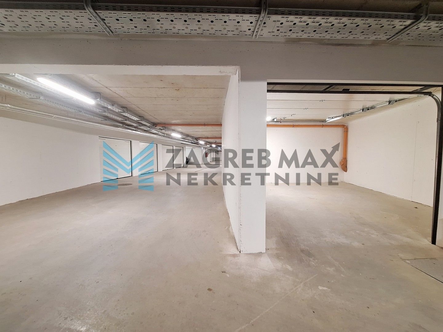 Zagreb - ZAPREŠIĆ - M. Gajšaka - garaža 27,70 m2