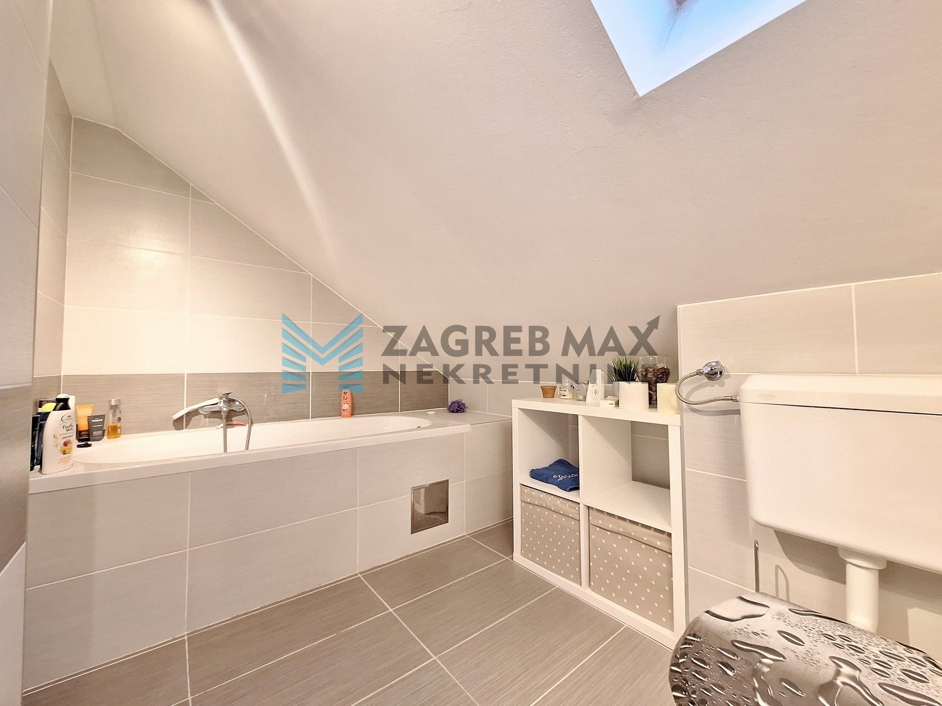 Zagreb - ORANICE - Dinarski put - smještaj za radnike - 12 osoba