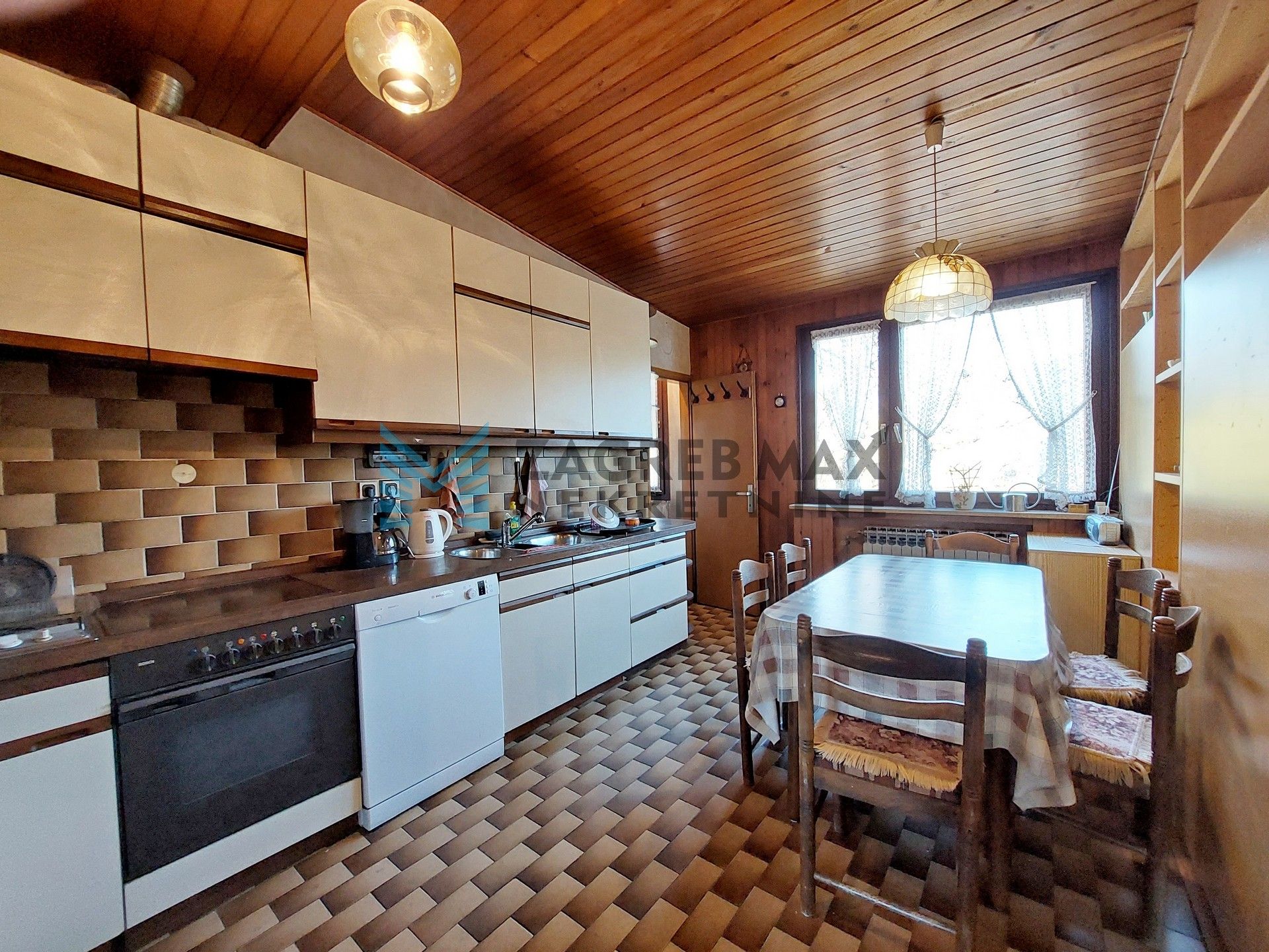 Zagreb - MAKSIMIR - Harambašićeva - 4-sobni, parking, tavan, terasa